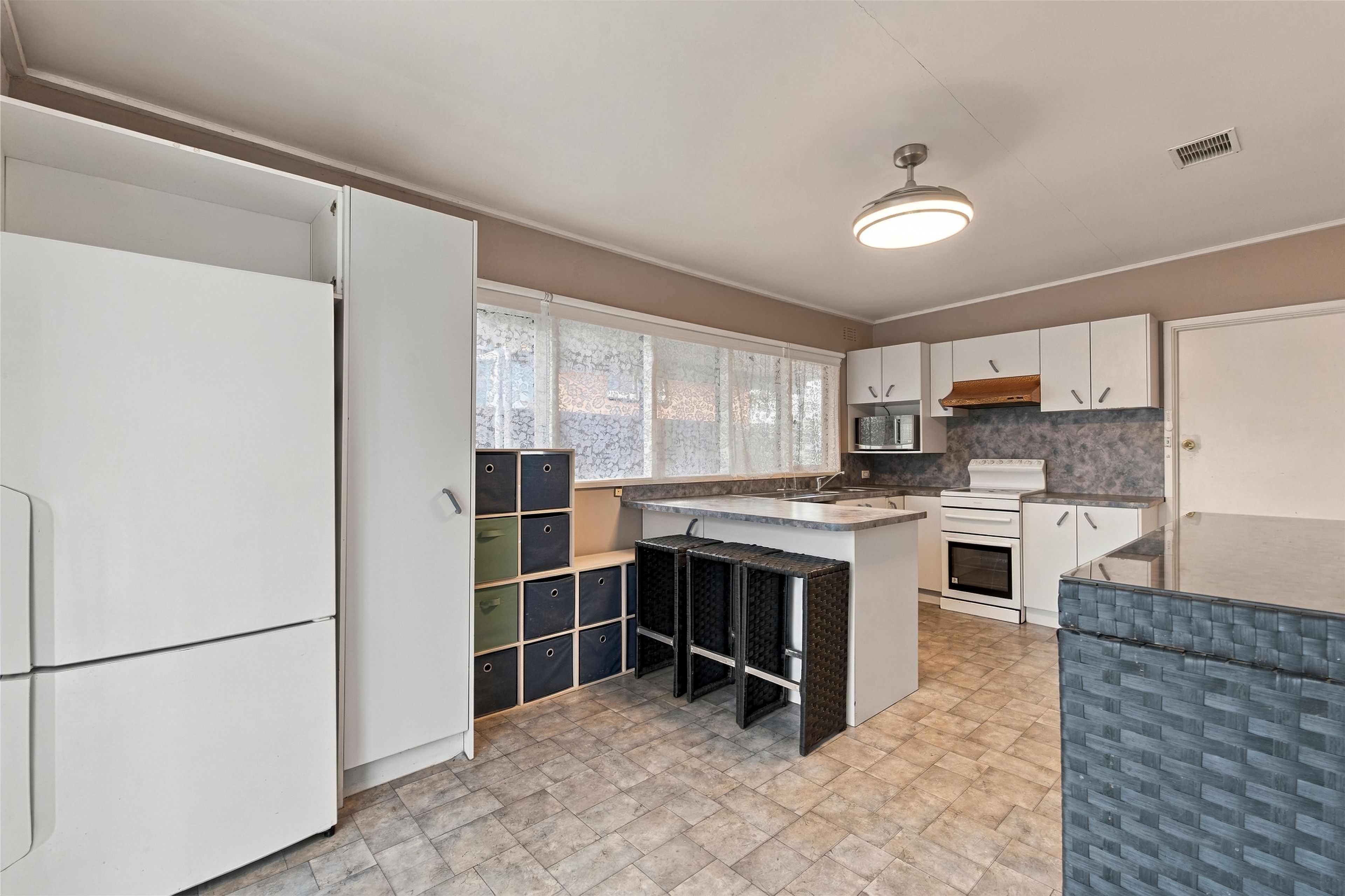 8 Eagle Avenue — photo 4 of 11