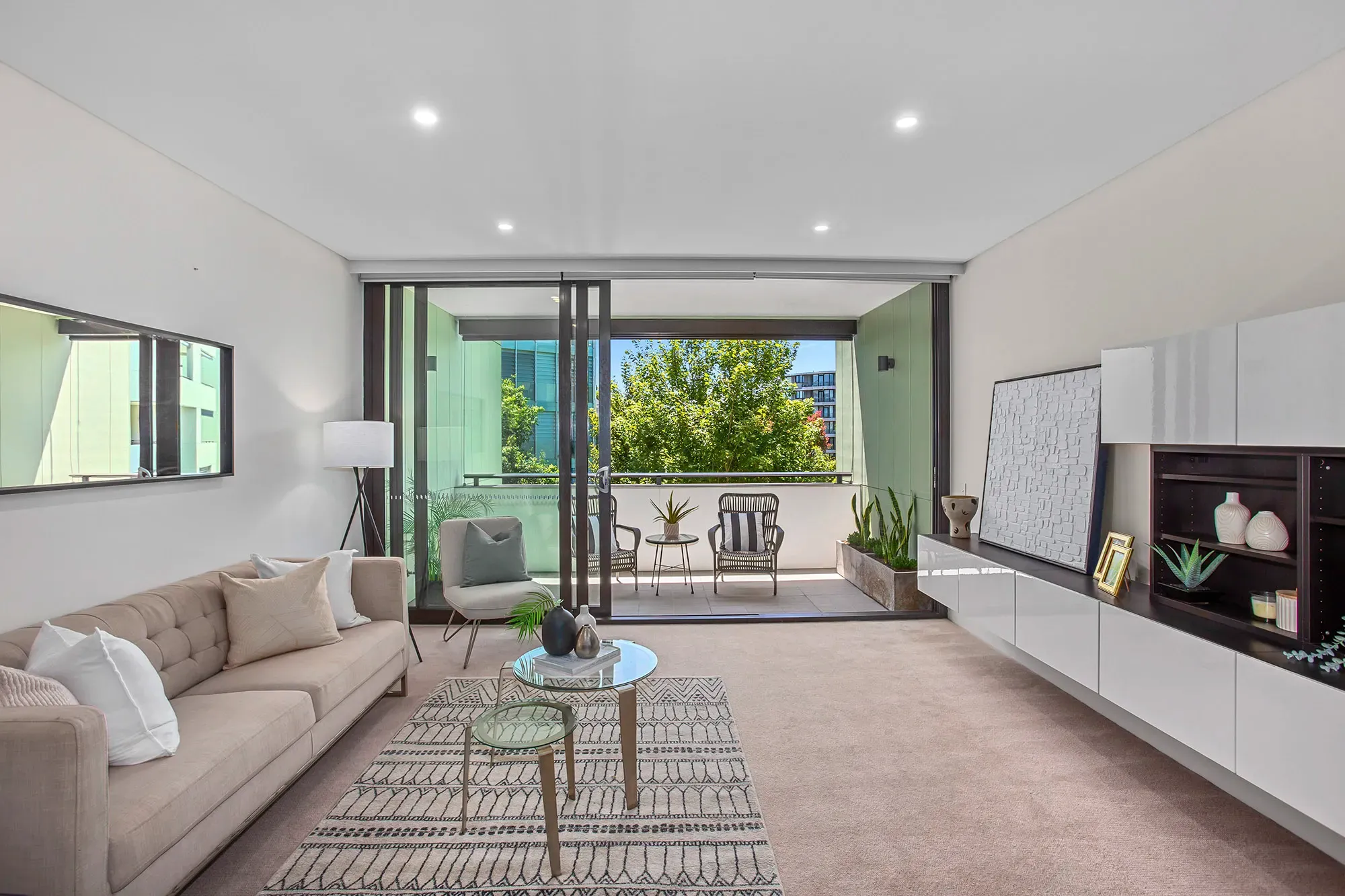 517/4 Neild Avenue — photo from Ray White The Horizon Group - East