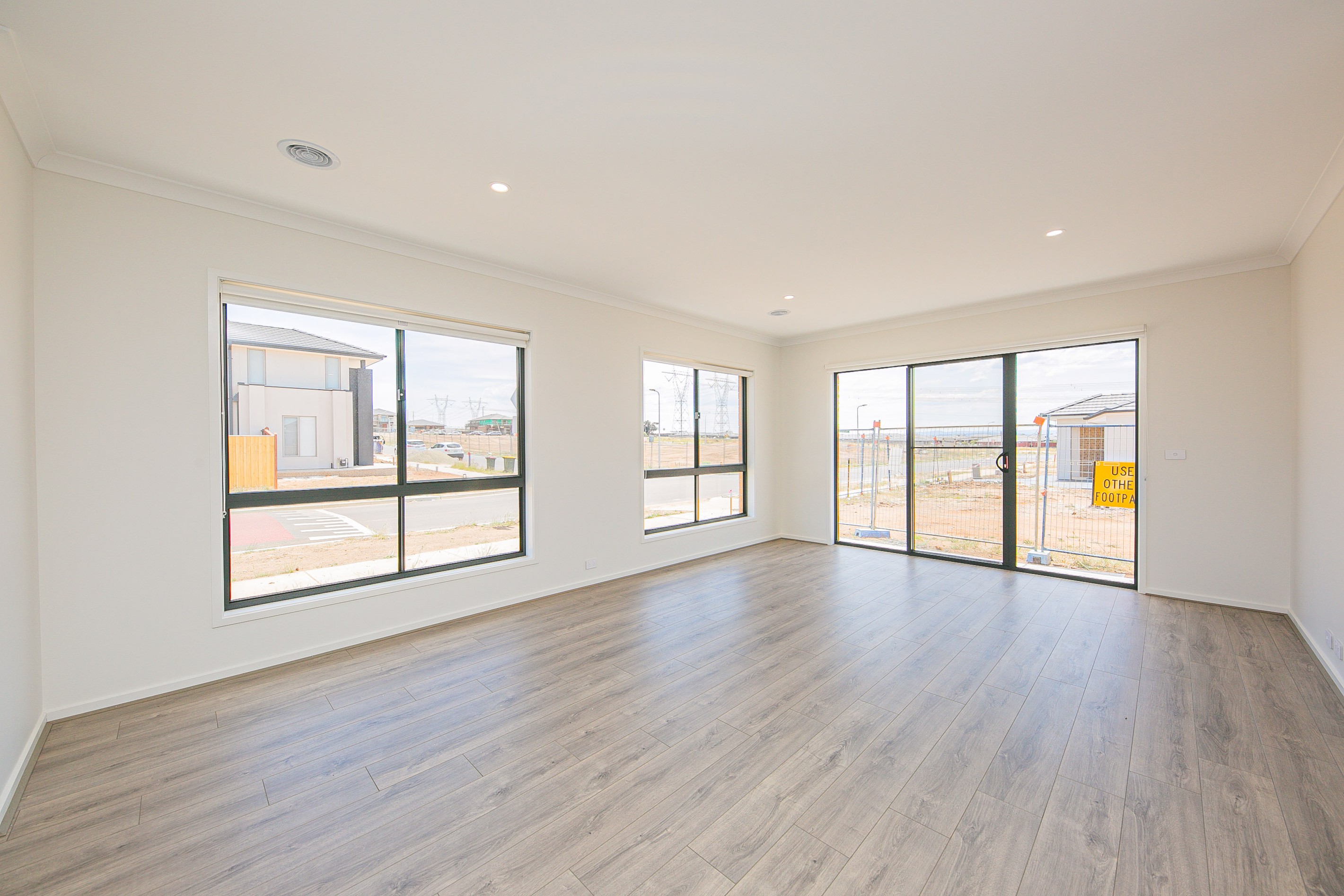 8 Auty Way, Clyde North, VIC 3978