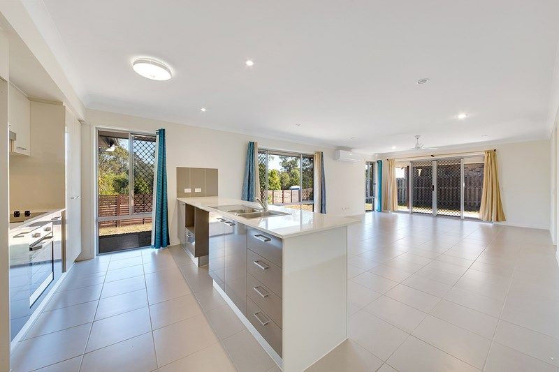 52 Cornforth Crescent, Kirkwood, QLD 4680