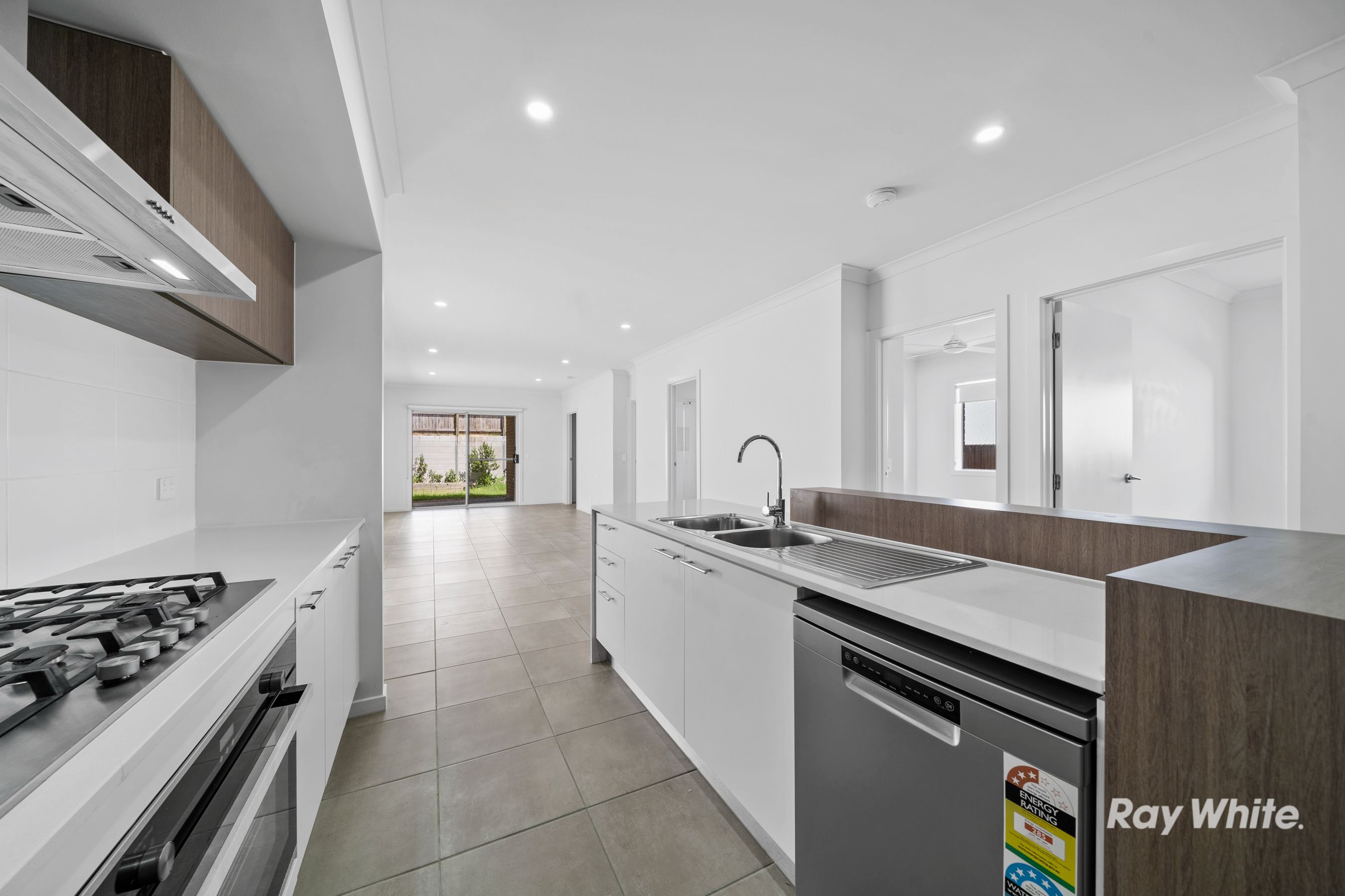 15 Latrobe Court, SPRING MOUNTAIN, QLD 4300