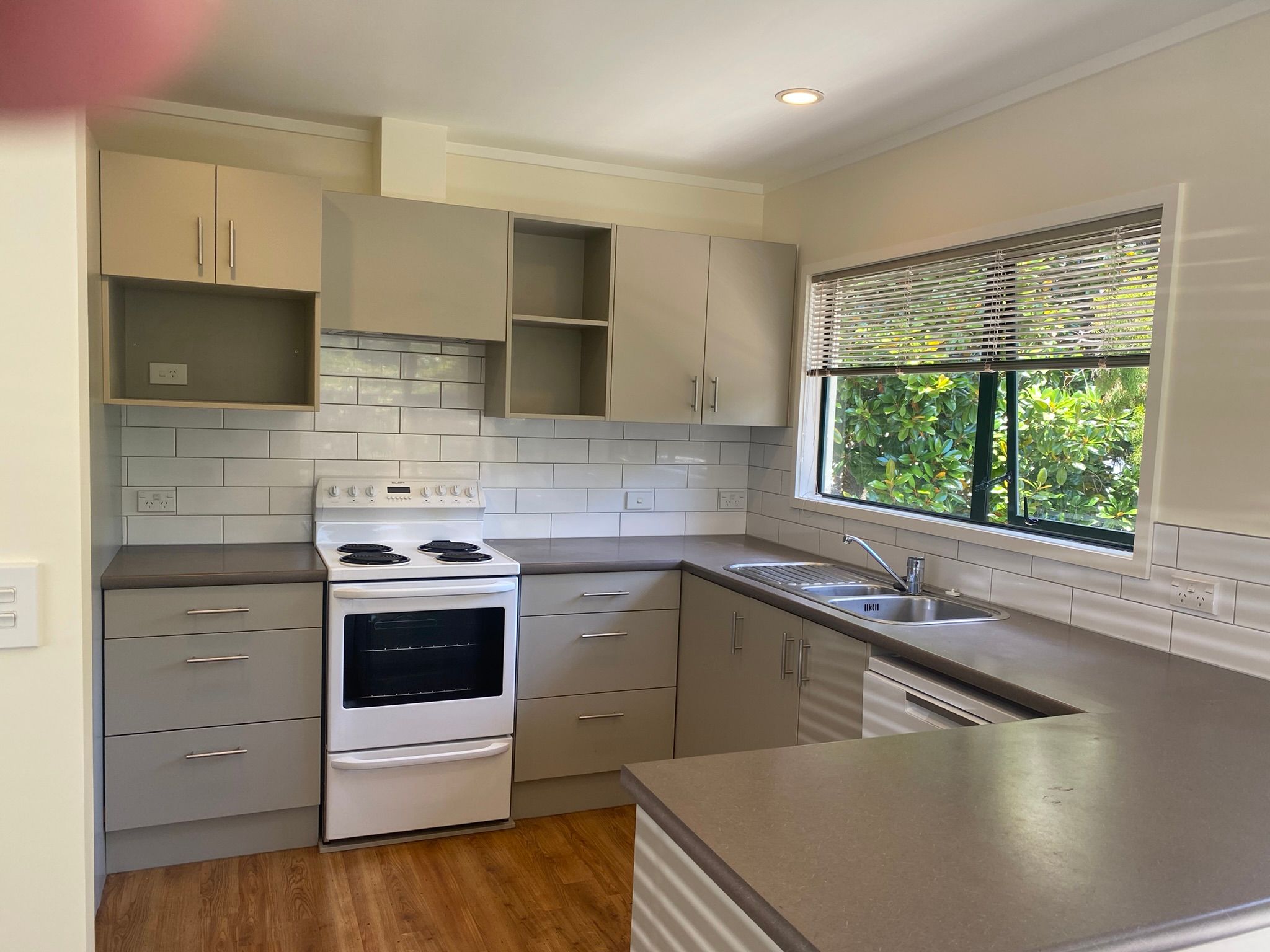130B Lynn Road, Bayview, North Shore City