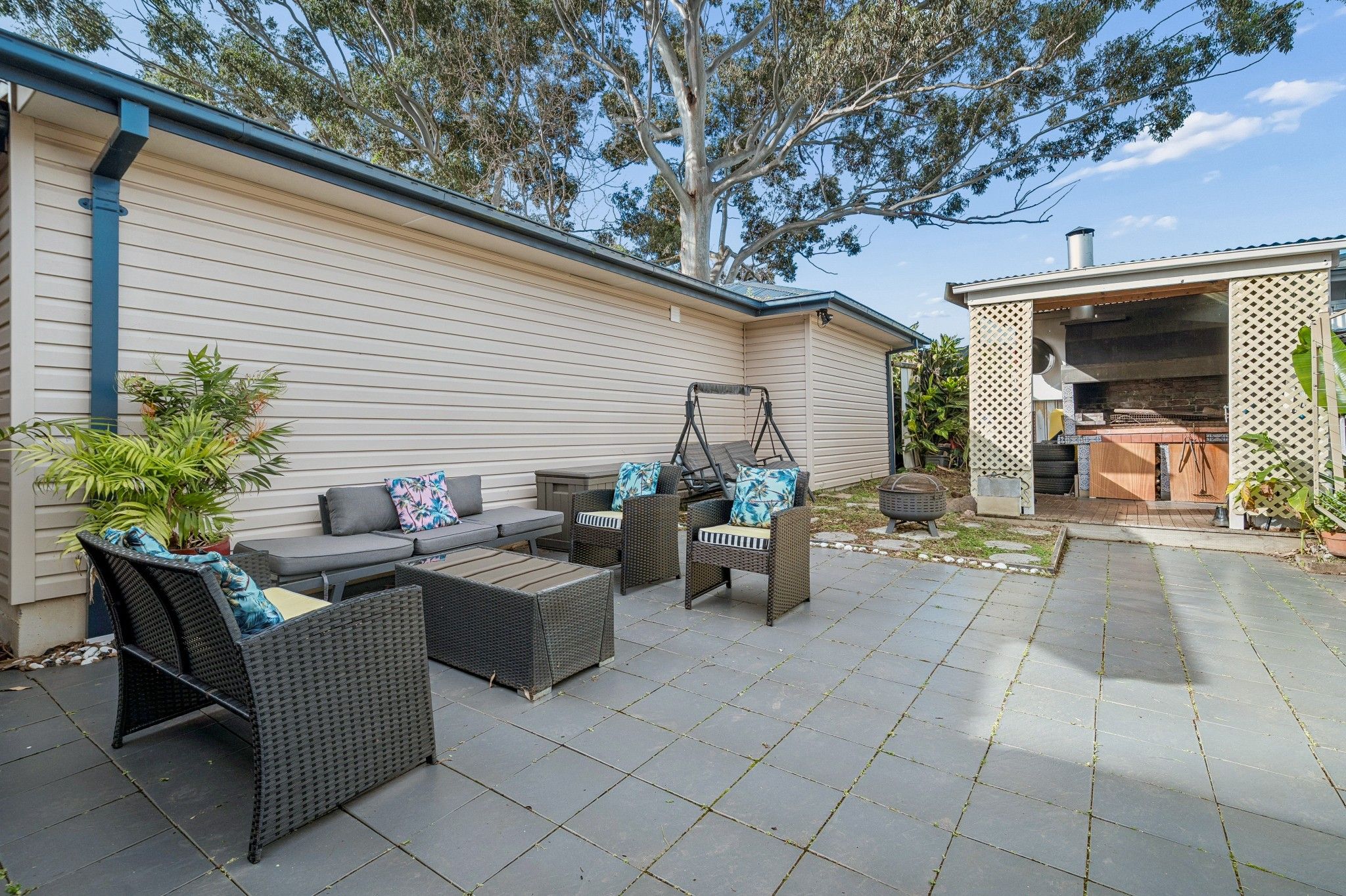 45 Fullerton Crescent — photo 11 of 26
