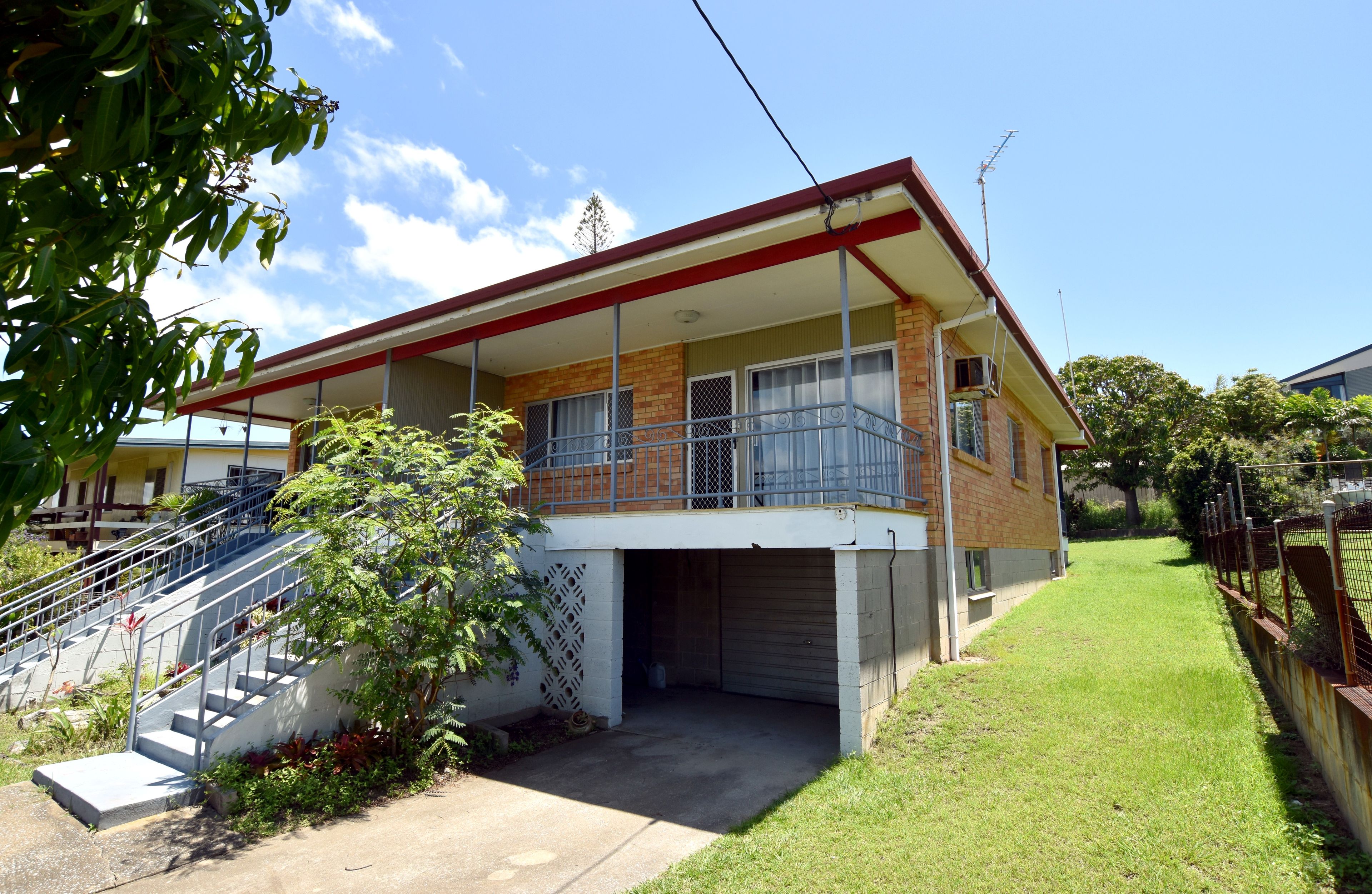2/11 Fletcher Street, West Gladstone, QLD 4680