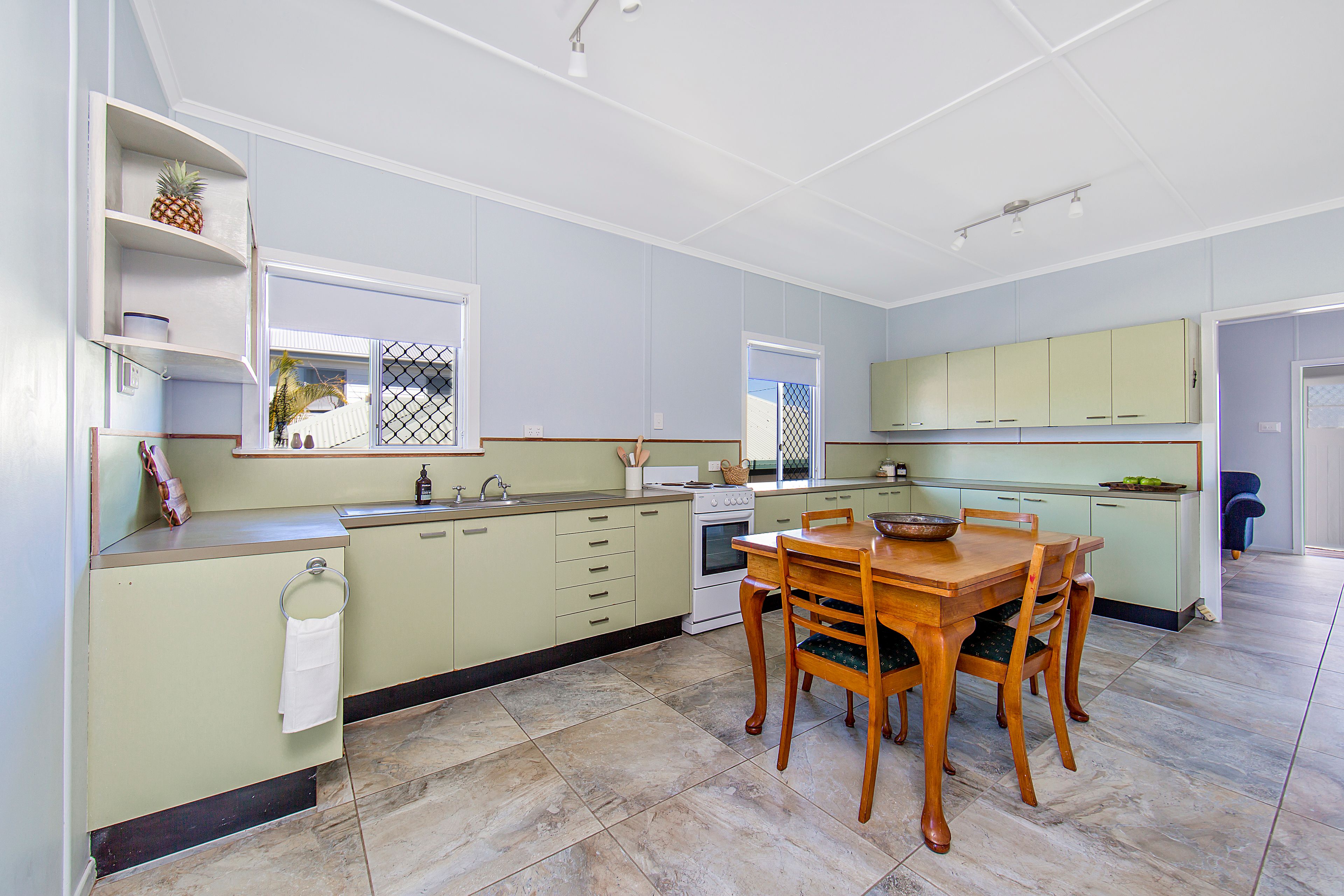 10 Hawthorne Street, Woody Point, QLD 4019