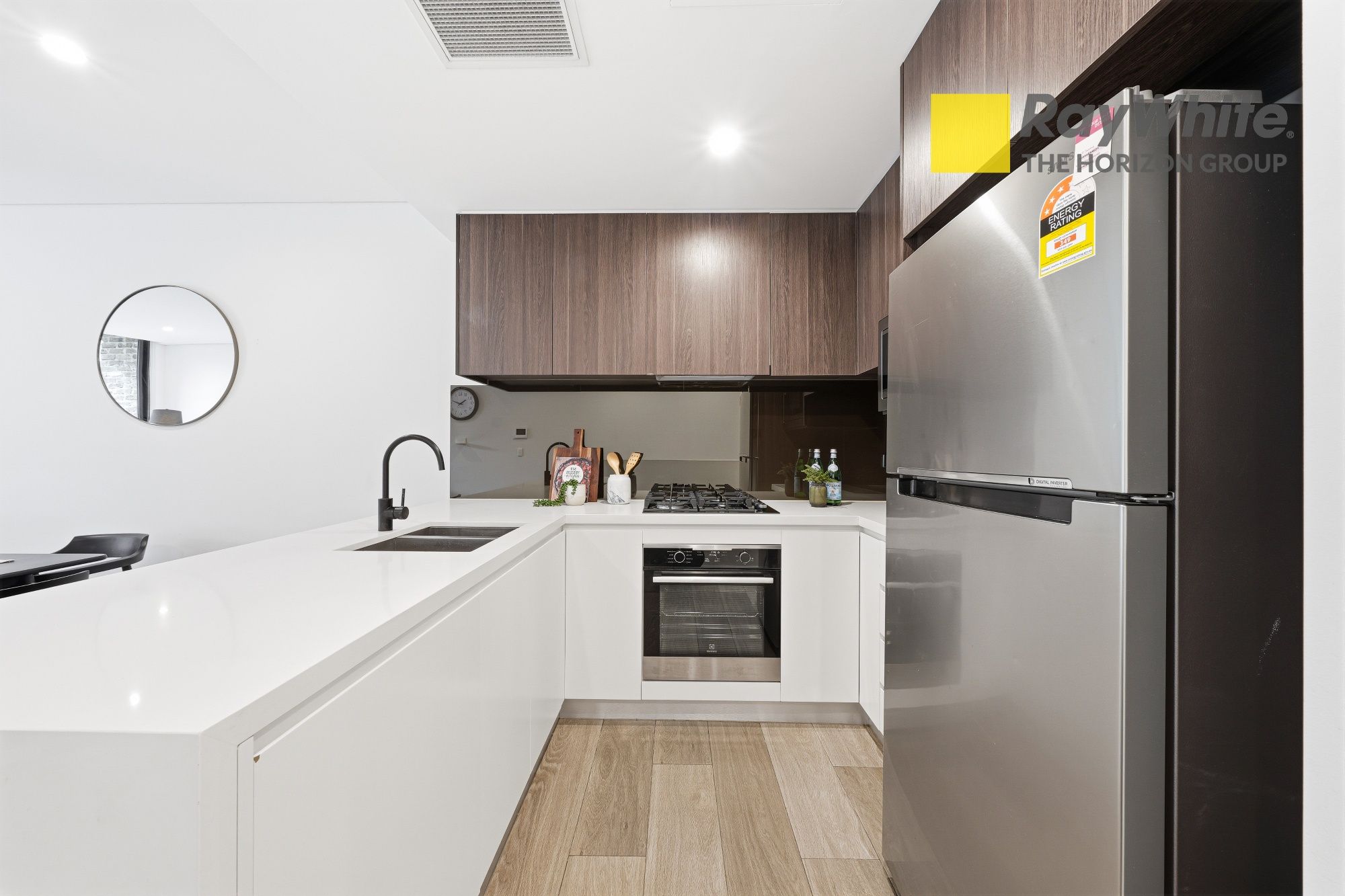 5/13-21 Mentmore Avenue — photo 11 of 25