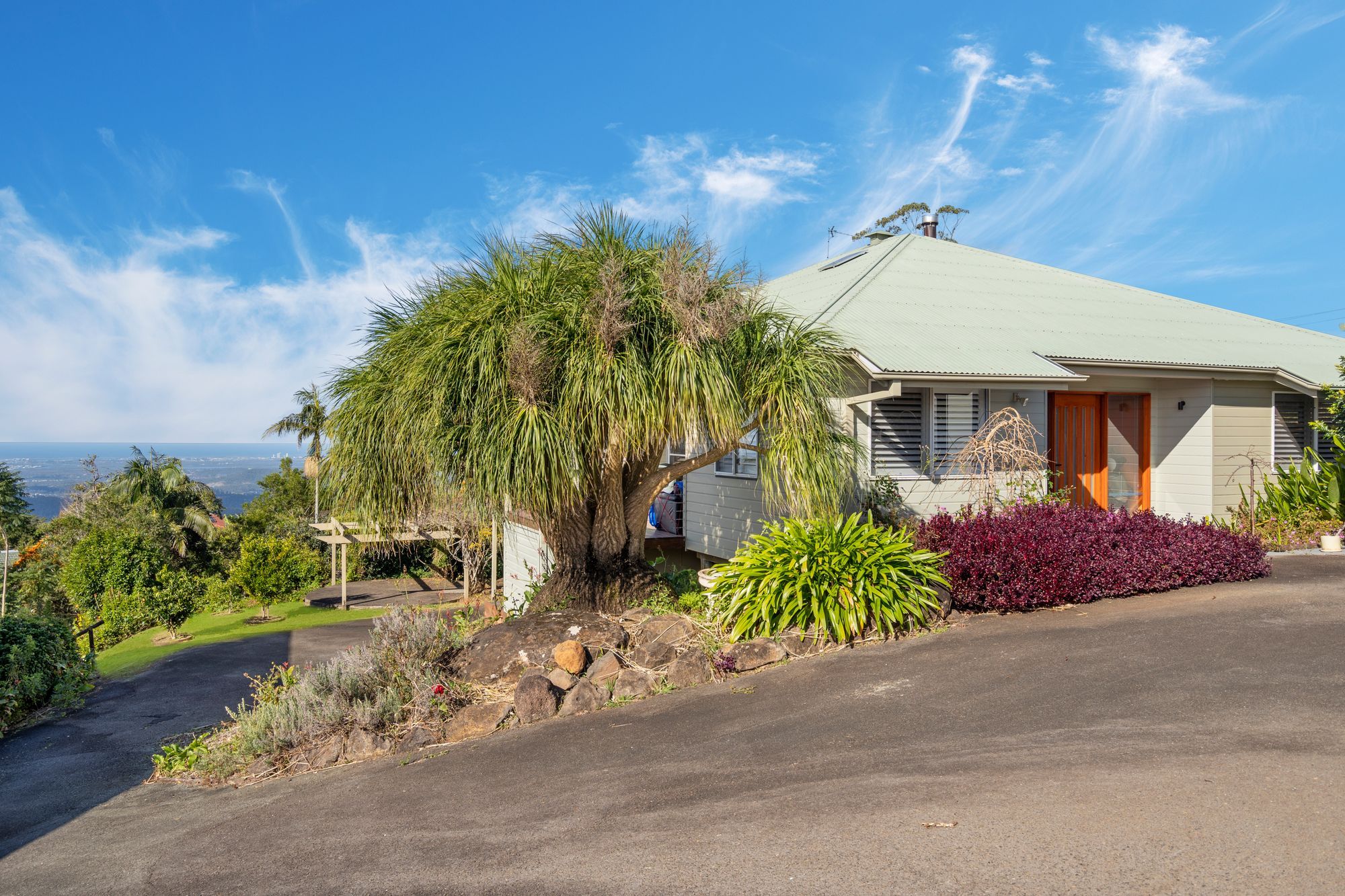 16 Paradise Drive, Tamborine Mountain QLD 4272