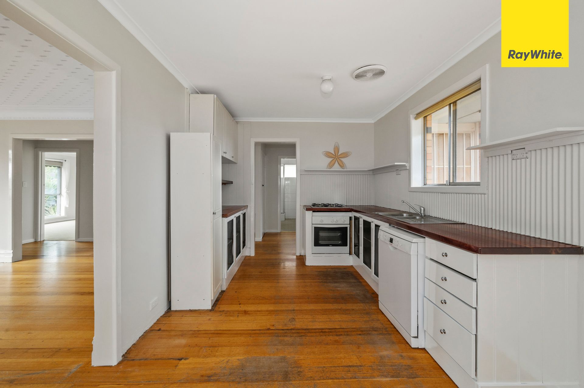 219 Centenary Avenue — photo 6 of 14