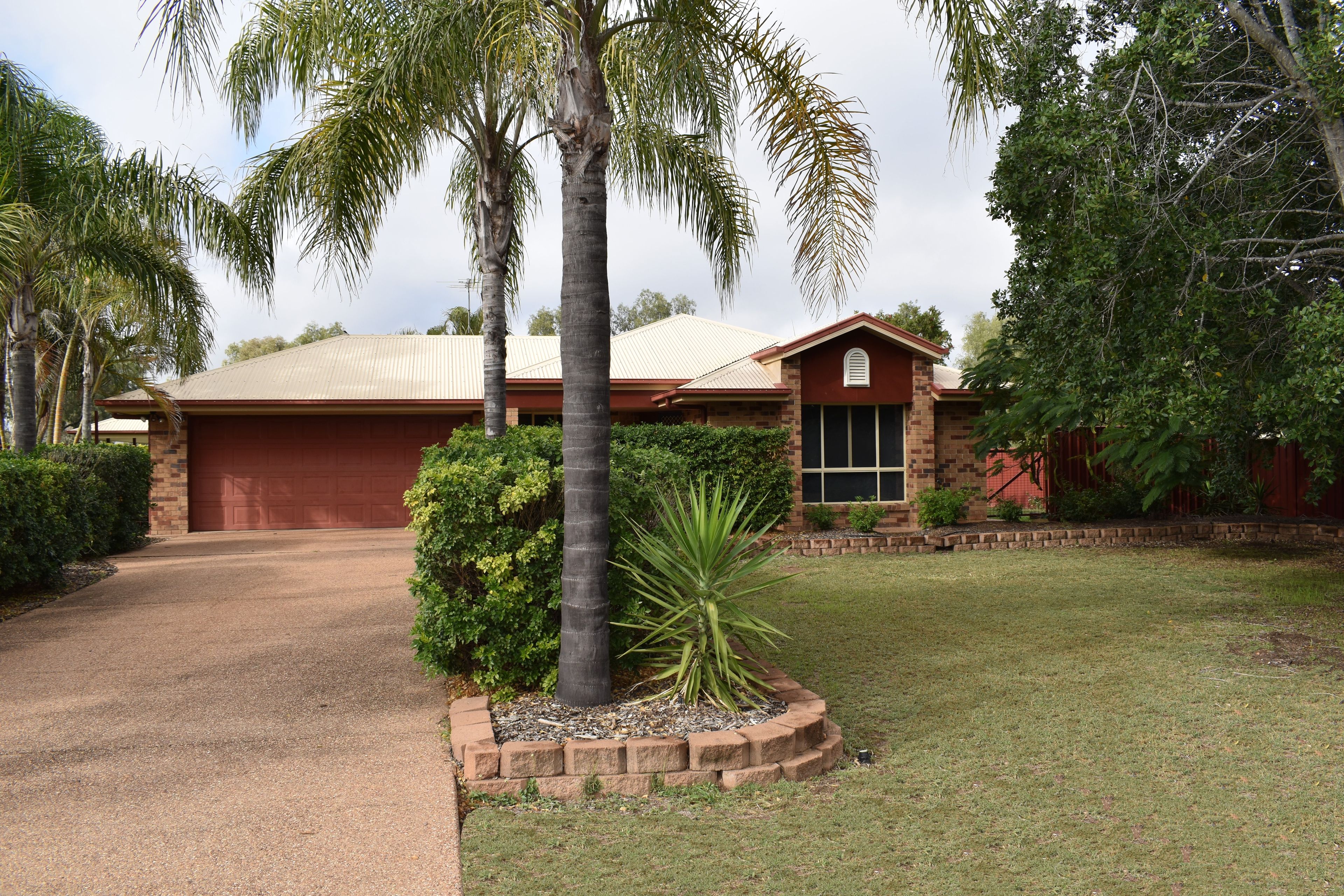 10 Coaker Drive, Emerald QLD 4720
