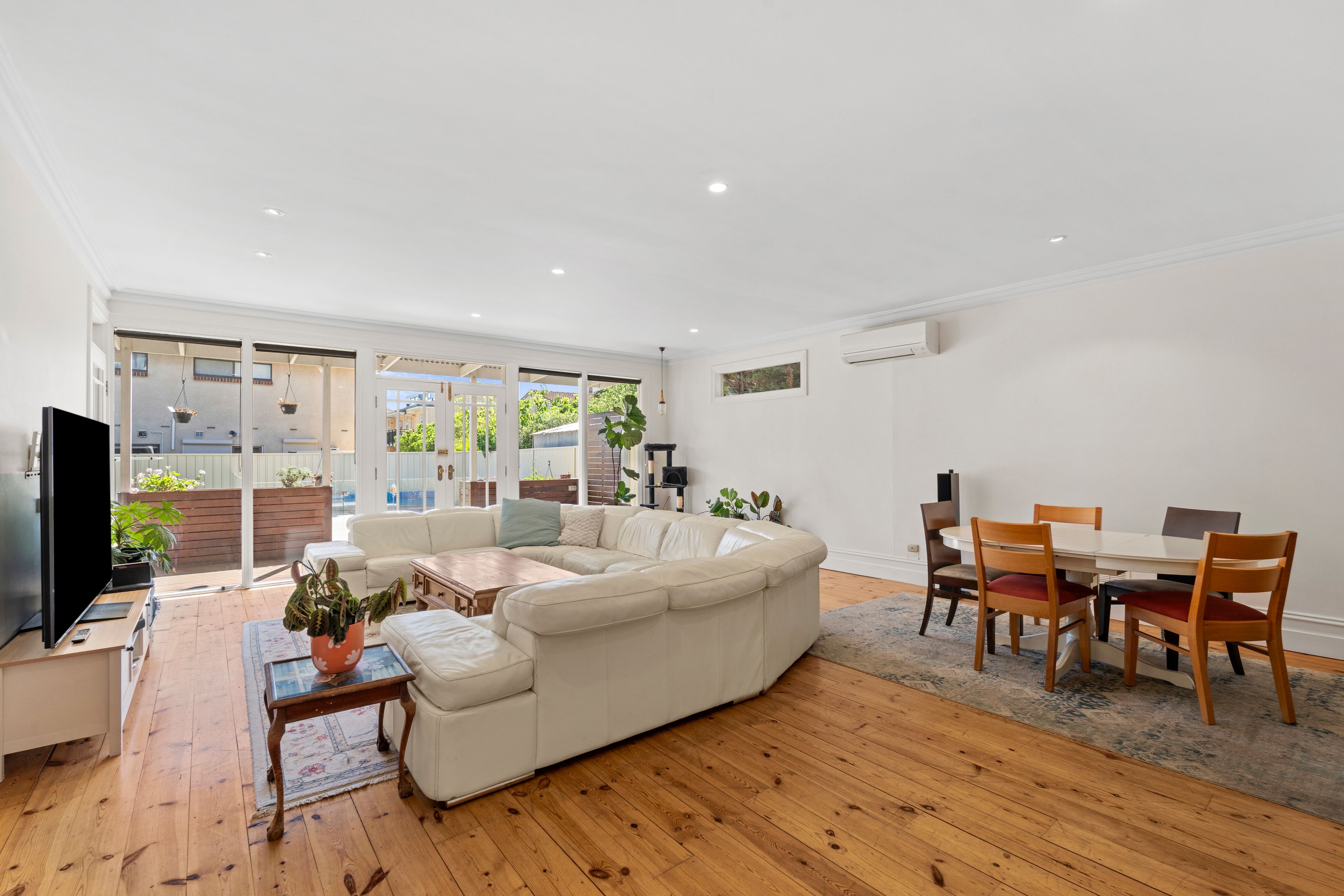 47 Tapleys Hill Road — photo 4 of 21