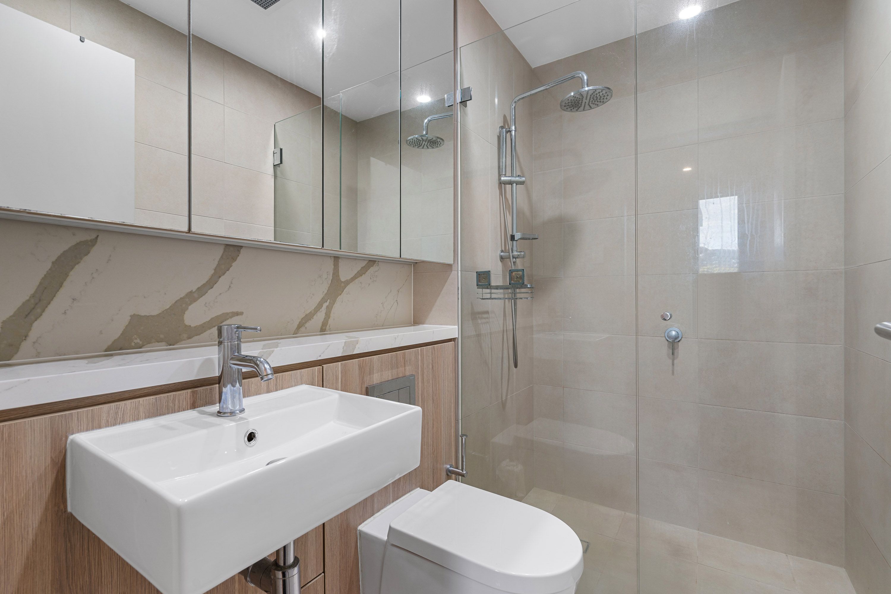 G02/12 Woniora Road — photo 4 of 10