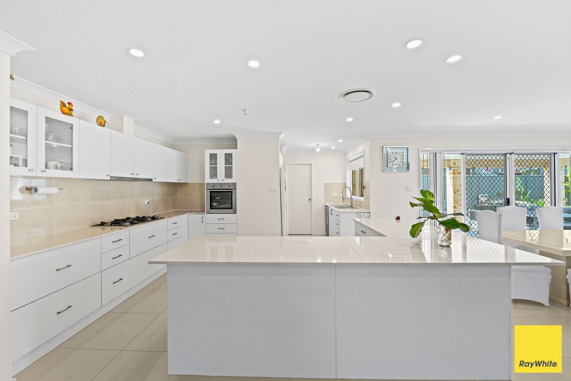 48 Donovan Boulevard — photo 3 of 18