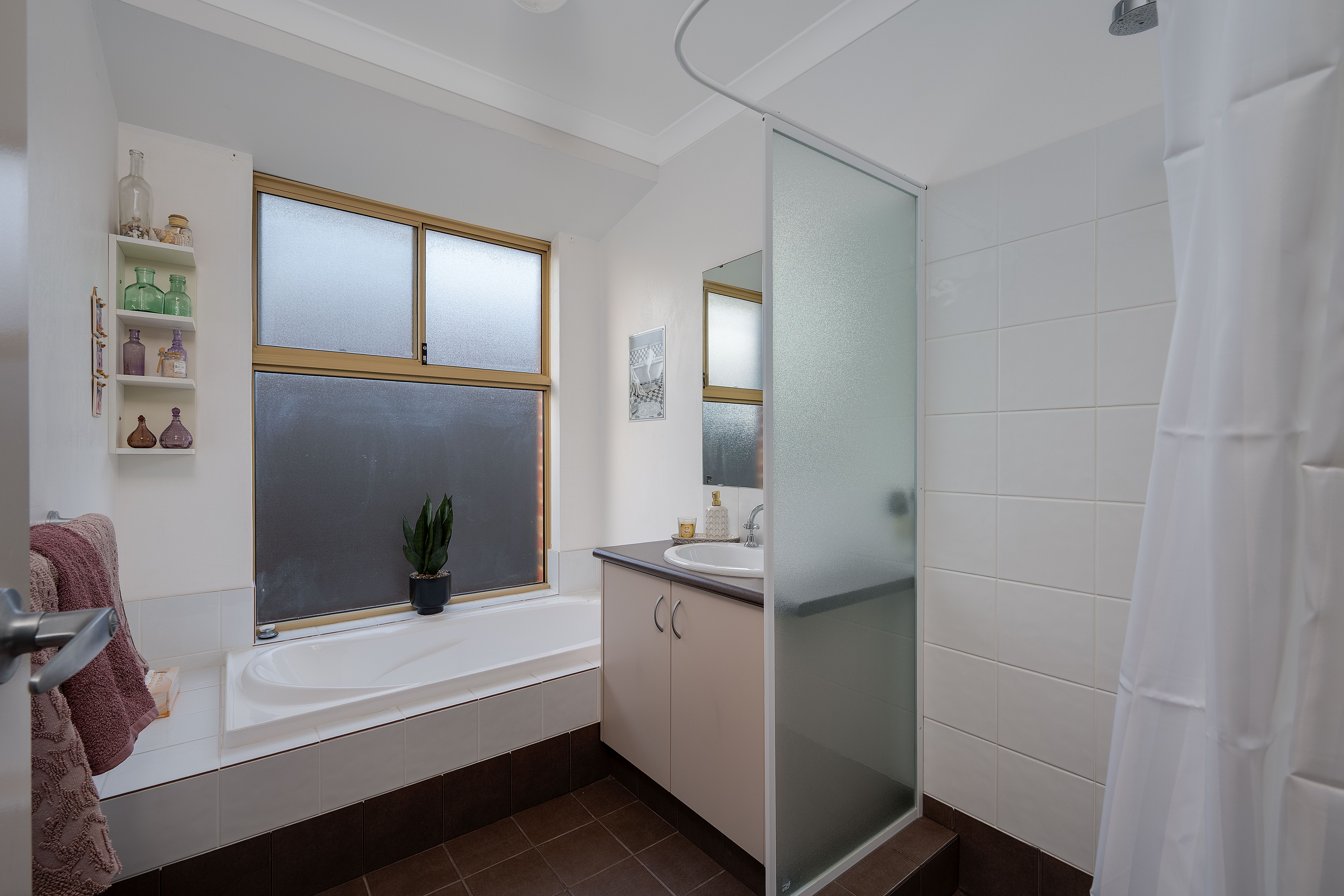 6 Holwell Gardens — photo 13 of 20