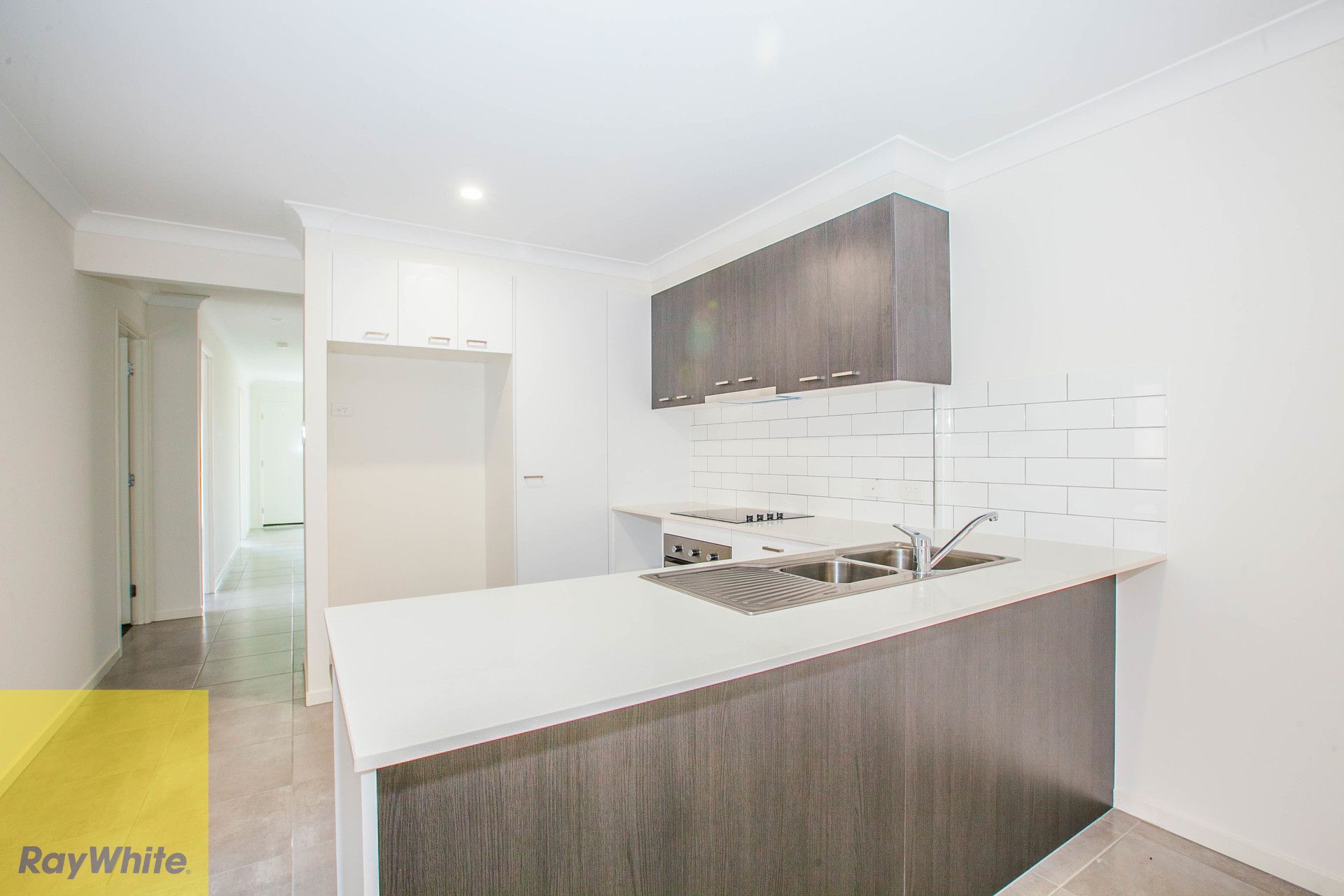 8 Allerton Park Drive, Park Ridge, QLD 4125