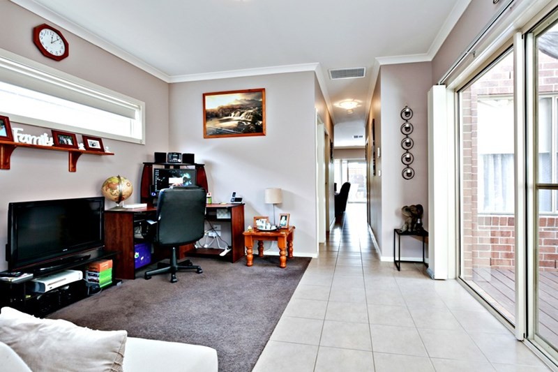 2/40 Bridlepath Drive, Truganina, VIC 3029