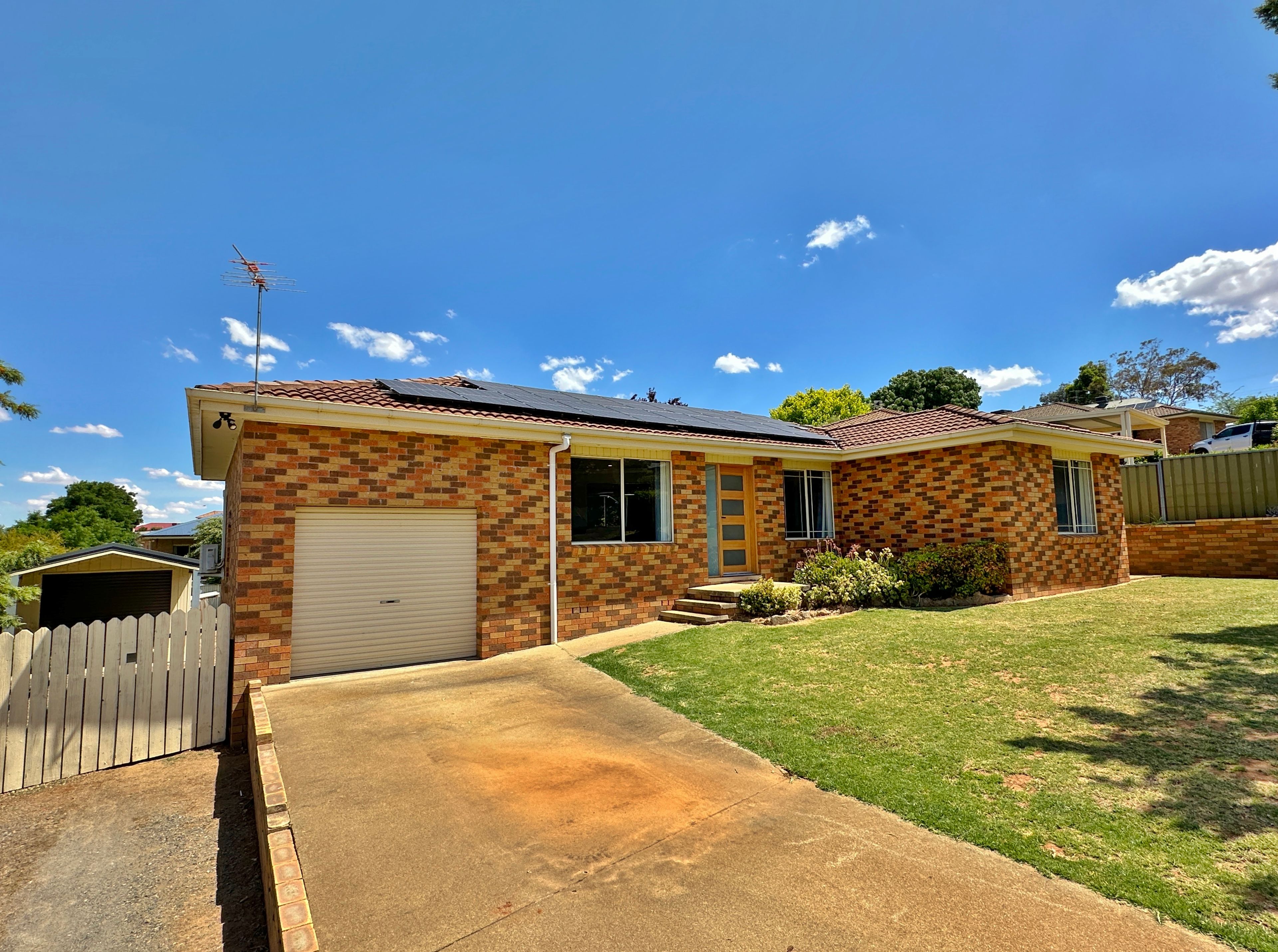 1 Brocade Place, Young NSW 2594