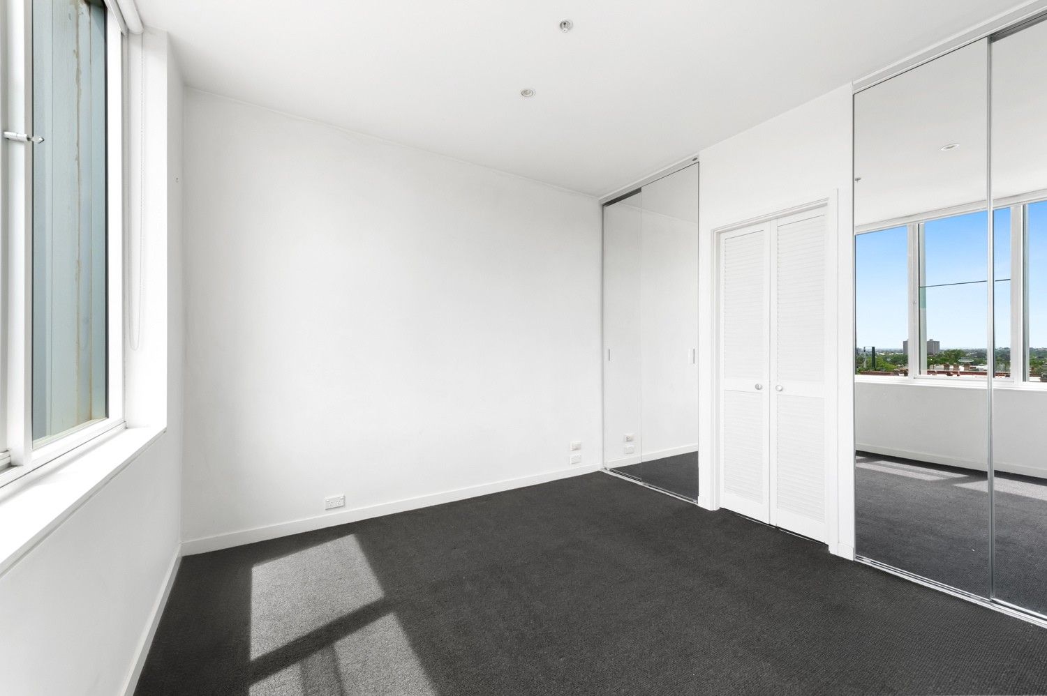 608/166 Wellington Parade — photo 7 of 11