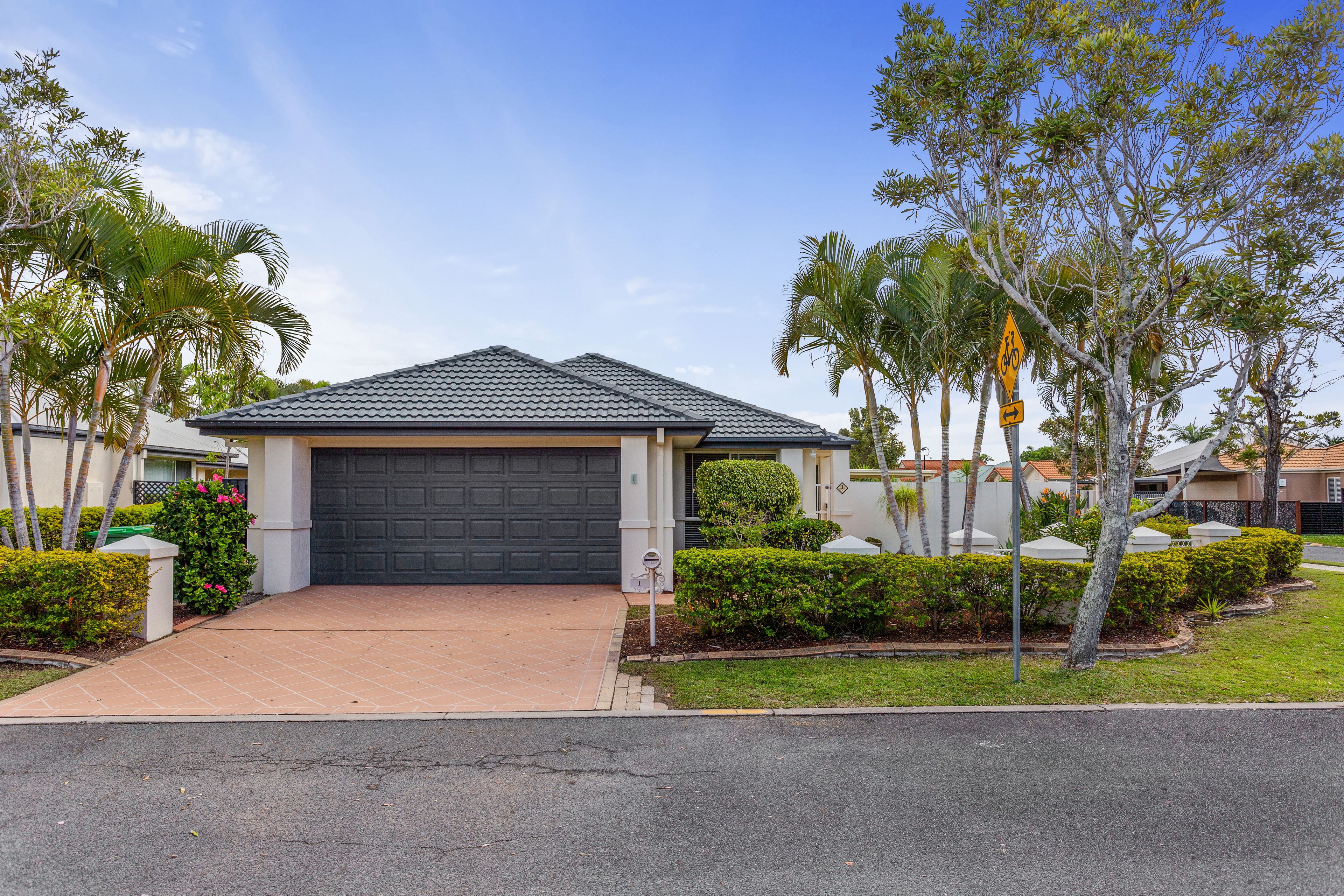 1 Lakes Circuit, Burleigh Waters QLD 4220