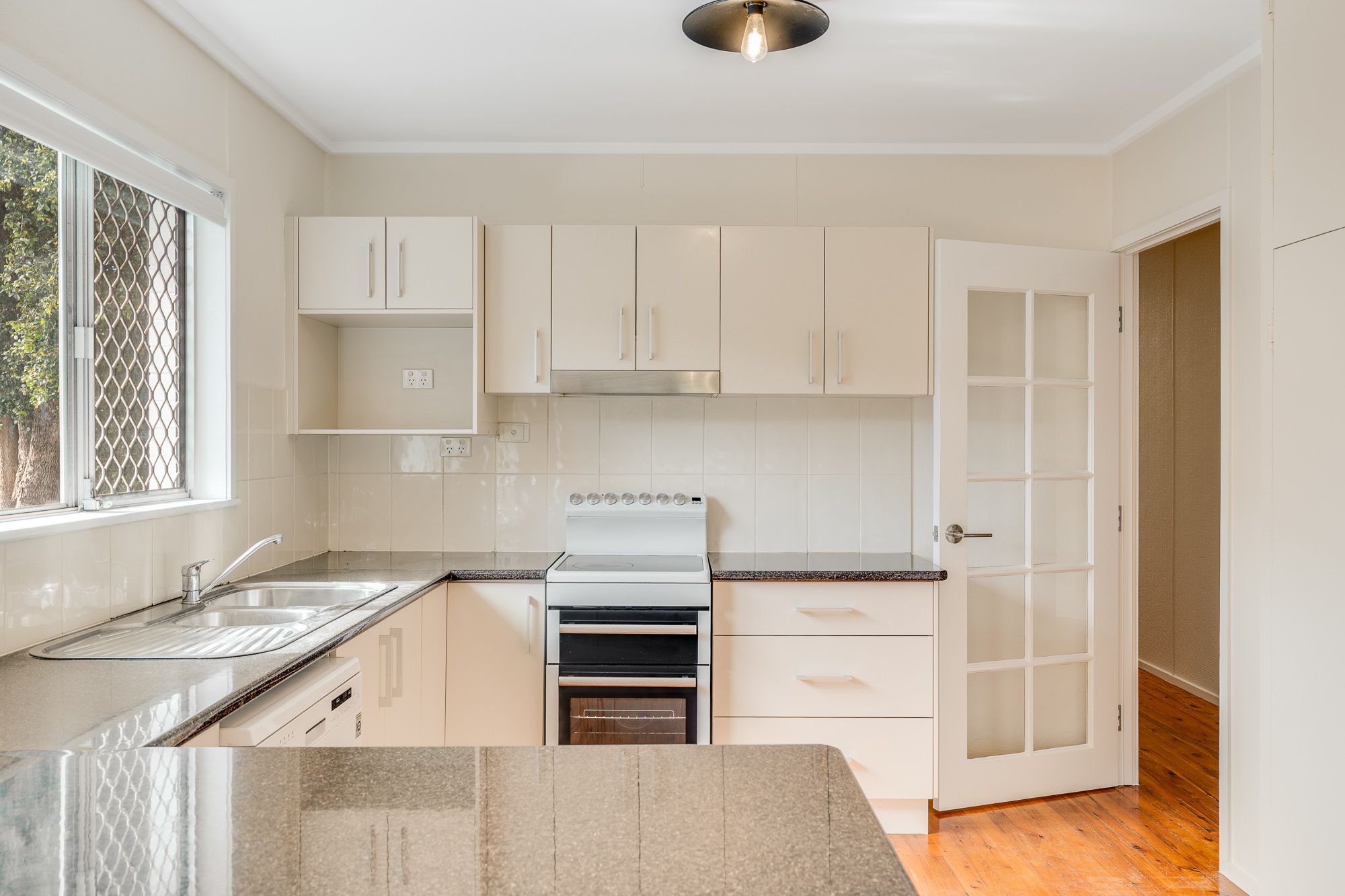226 Mackenzie Street — photo 6 of 14