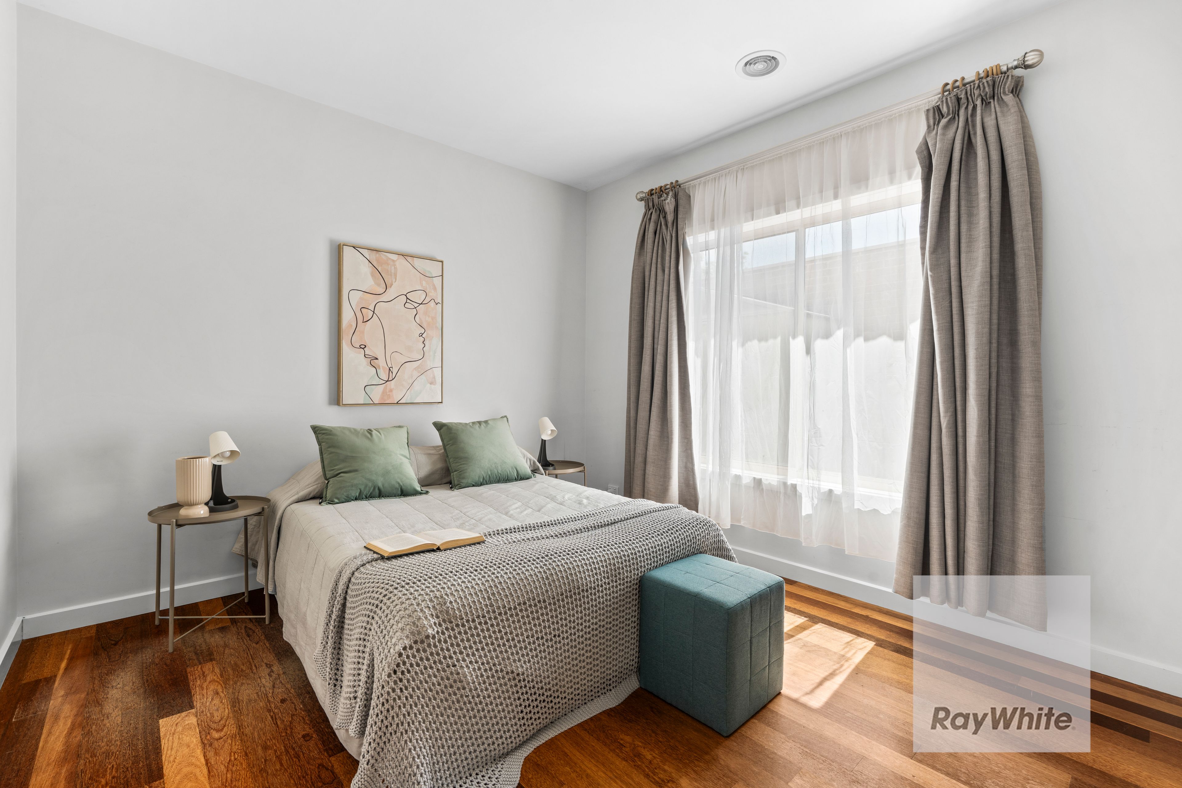 2/7 North Crescent — photo 8 of 11