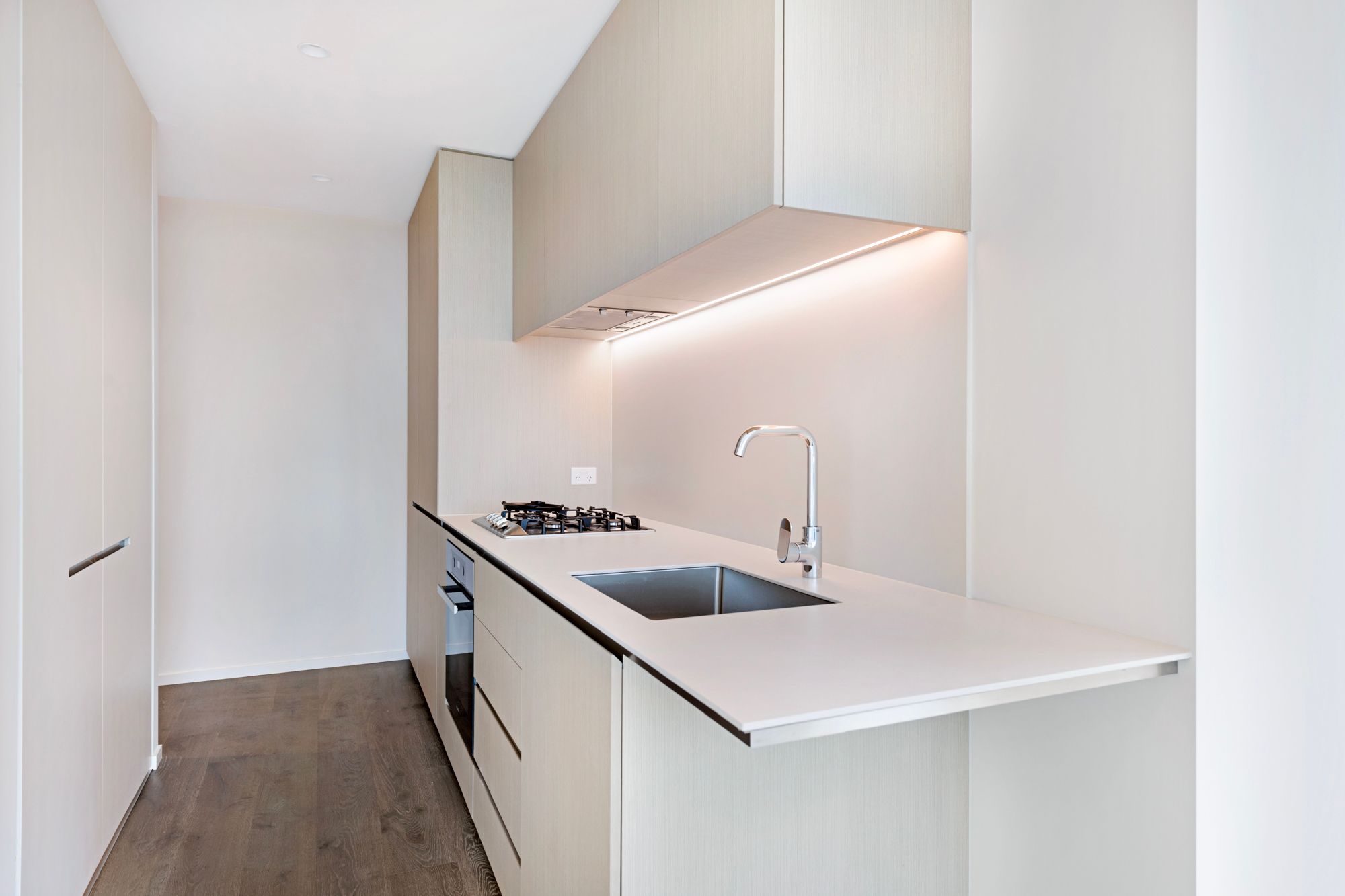 6004/70 Southbank Boulevard — photo 4 of 20