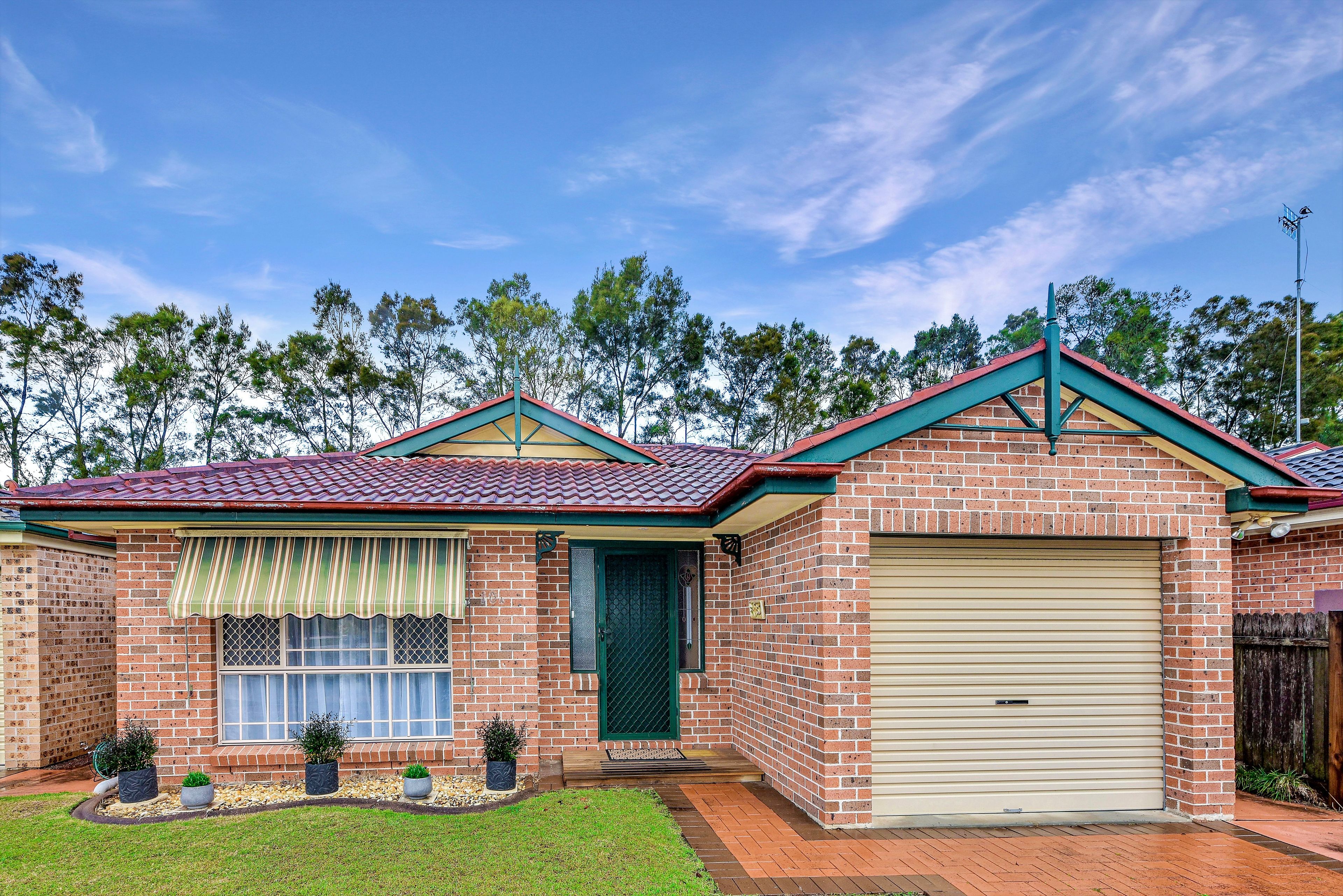 10 Macintyre Street
