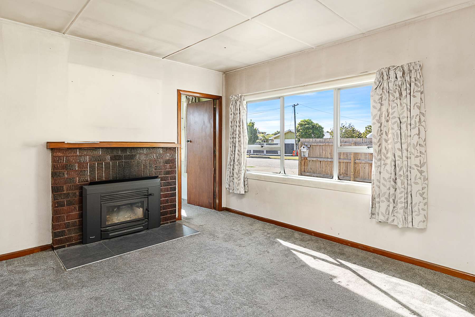 18 Holdaway Street photo 3