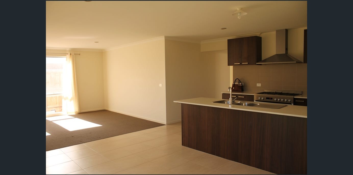 17 Bolivar Esplanade, Truganina, VIC 3029