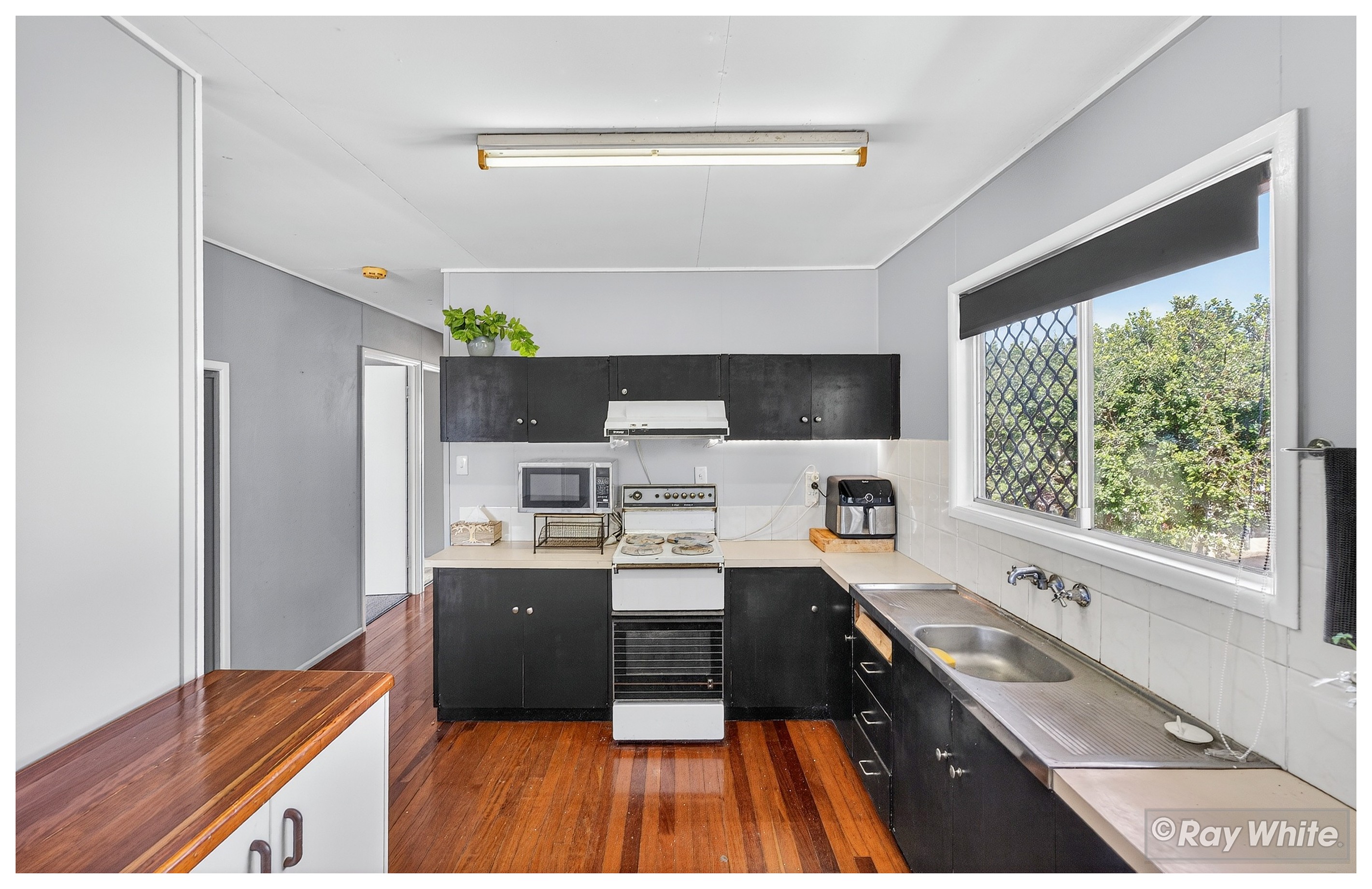 13 Mortensen Street, Park Avenue, QLD 4701