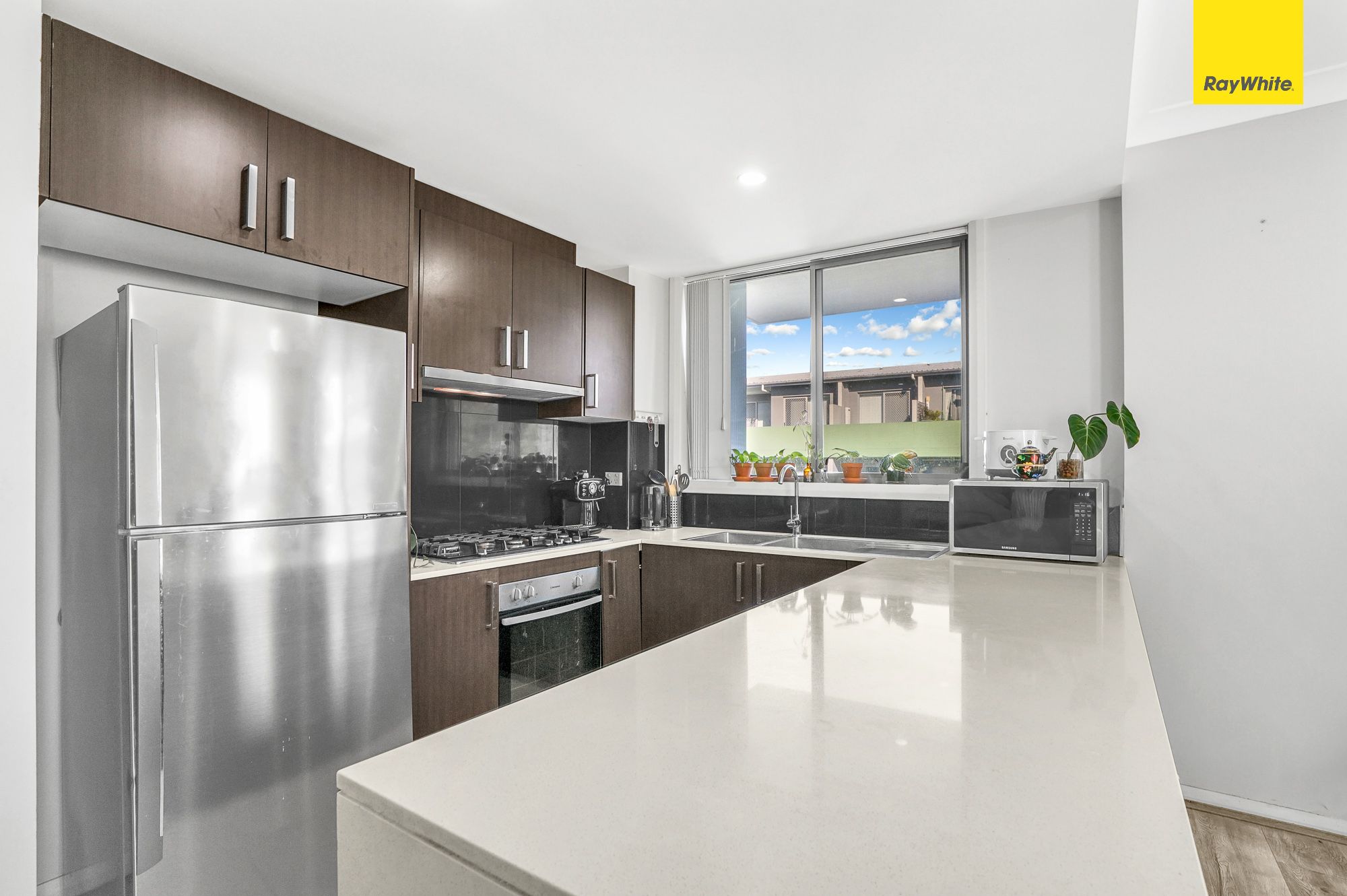 304/8C Myrtle Street — photo 3 of 16