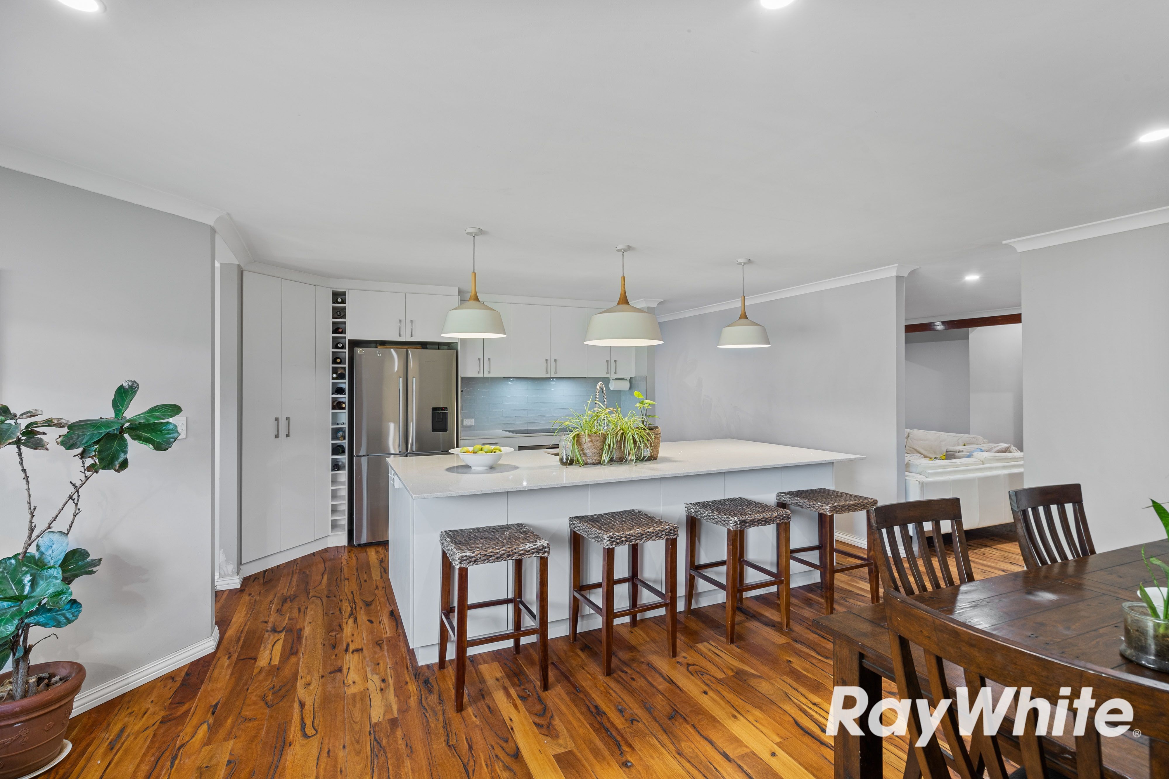 4 Silverton Crescent — photo 5 of 21