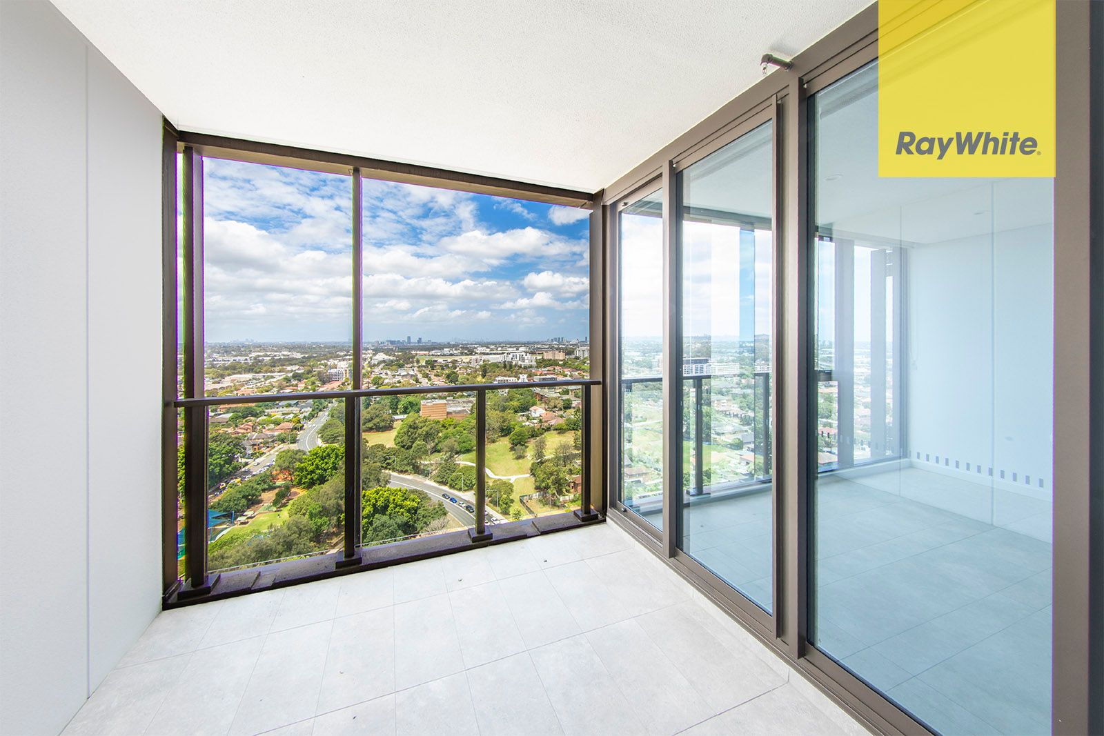 2208/14-20 Parkes Street — photo 9 of 11