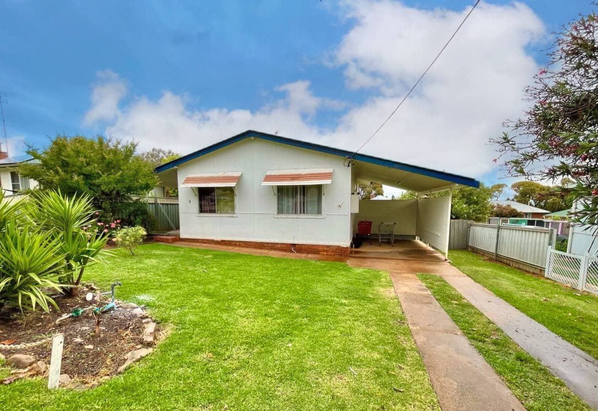 9 Gallop Avenue, Parkes NSW 2870