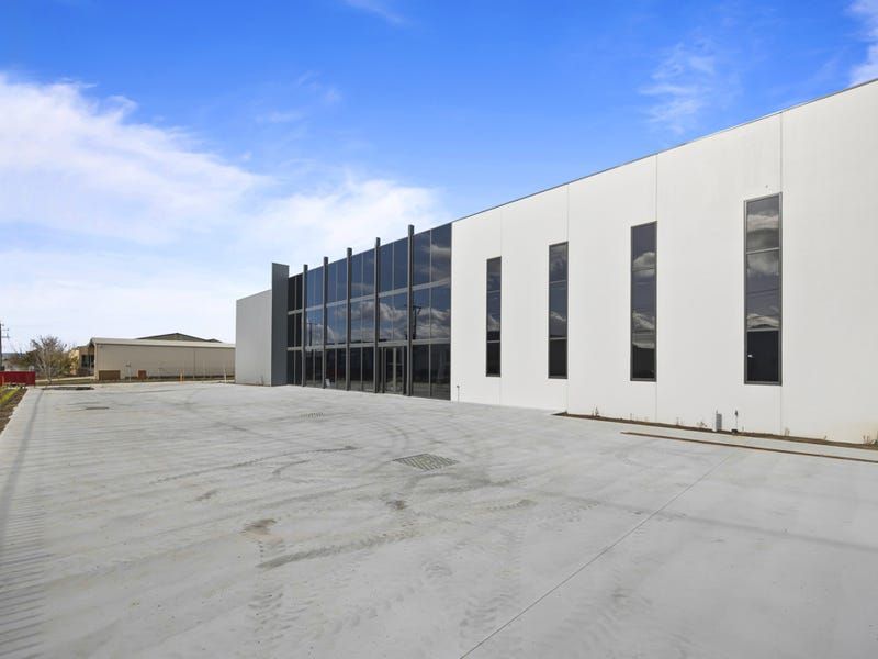 15 Grandlee Drive, Wendouree, VIC 3355