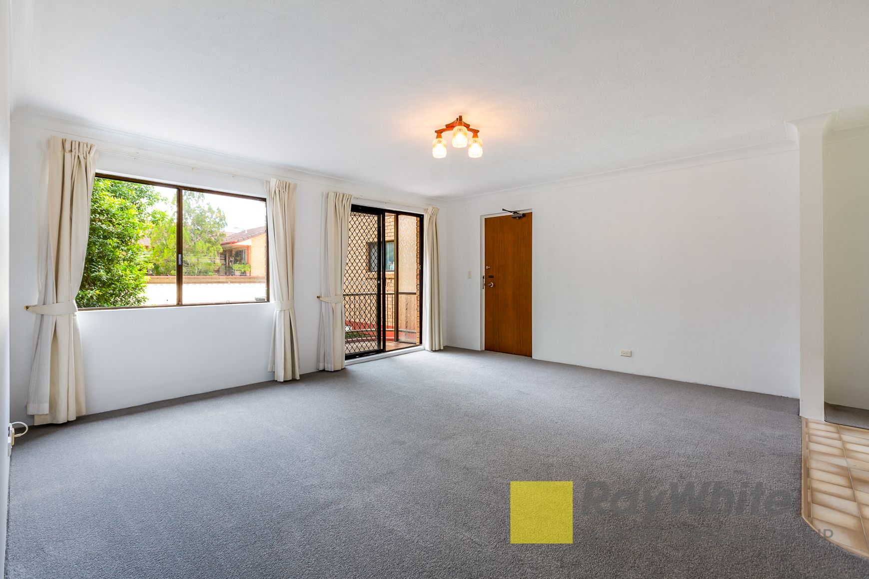 4/6 Lenneberg Street, Southport, QLD 4215