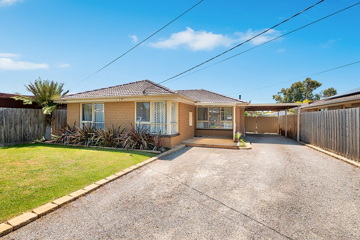 33 Fenfield Street, Cranbourne VIC 3977