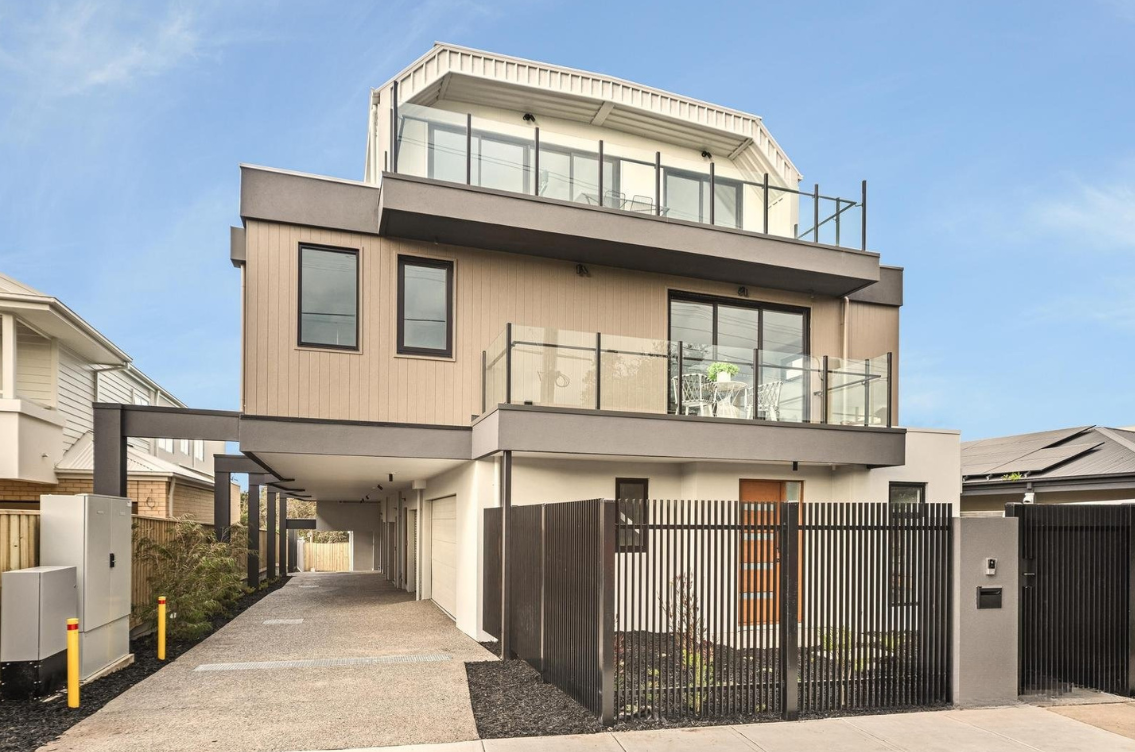 2/241 Nepean Highway — photo from Ray White The Bayside Group
