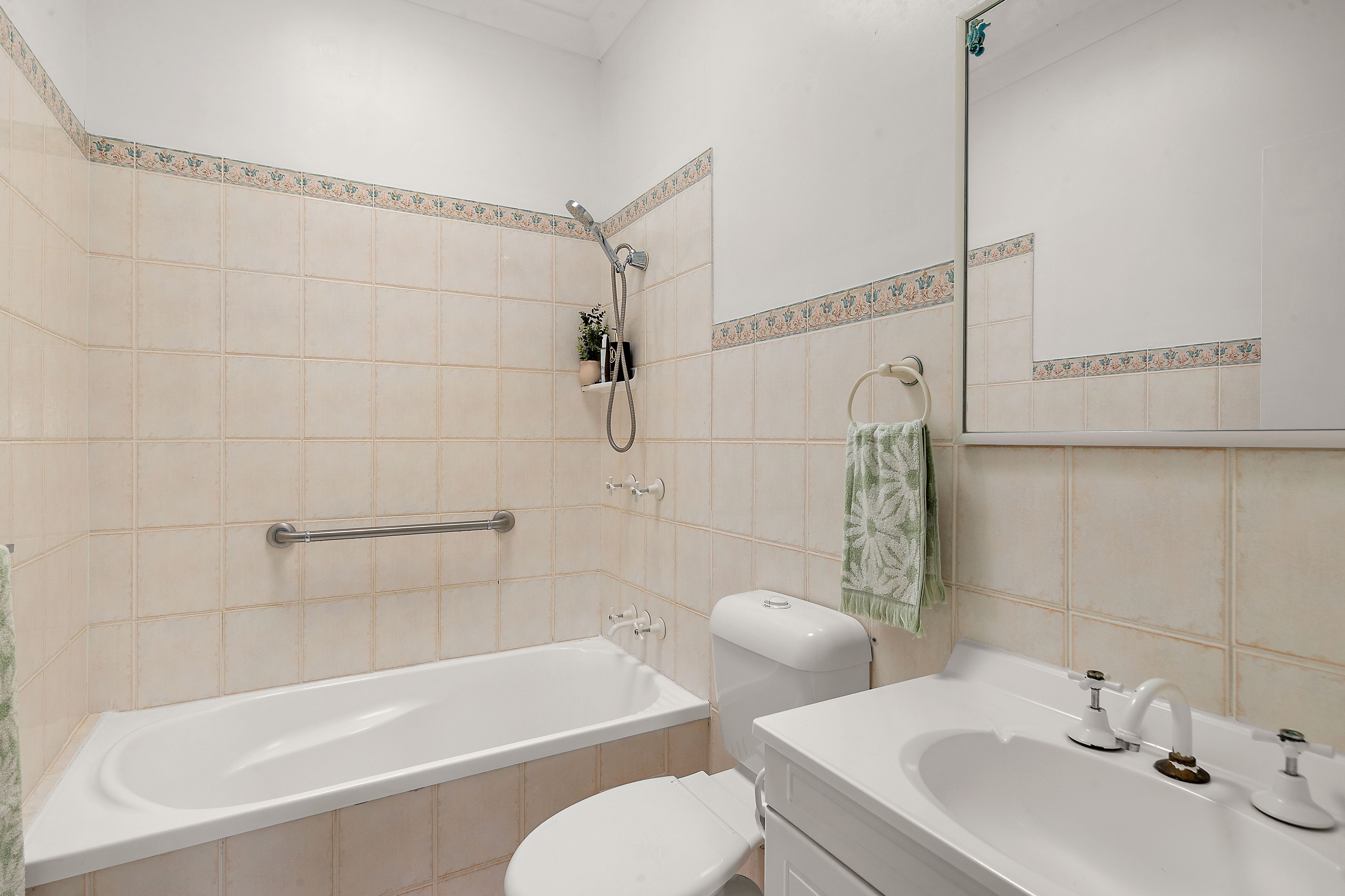 23 Hillsborough Road — photo 6 of 19