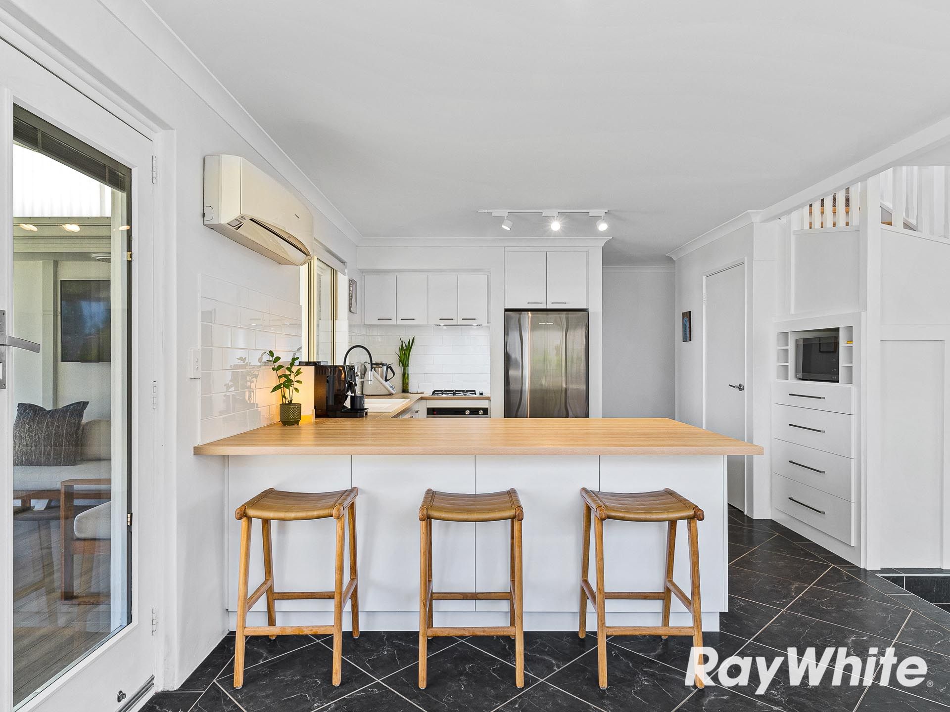 11B Allan Place, Halls Head, WA 6210