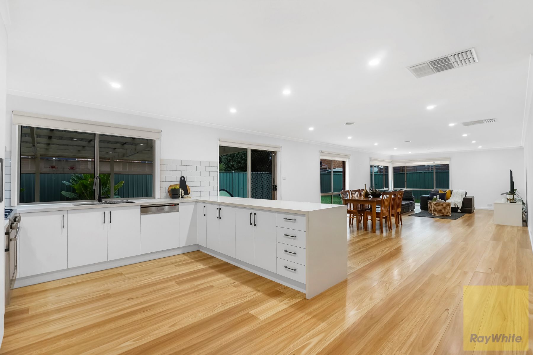 2 Northampton Crescent, Caroline Springs, VIC 3023
