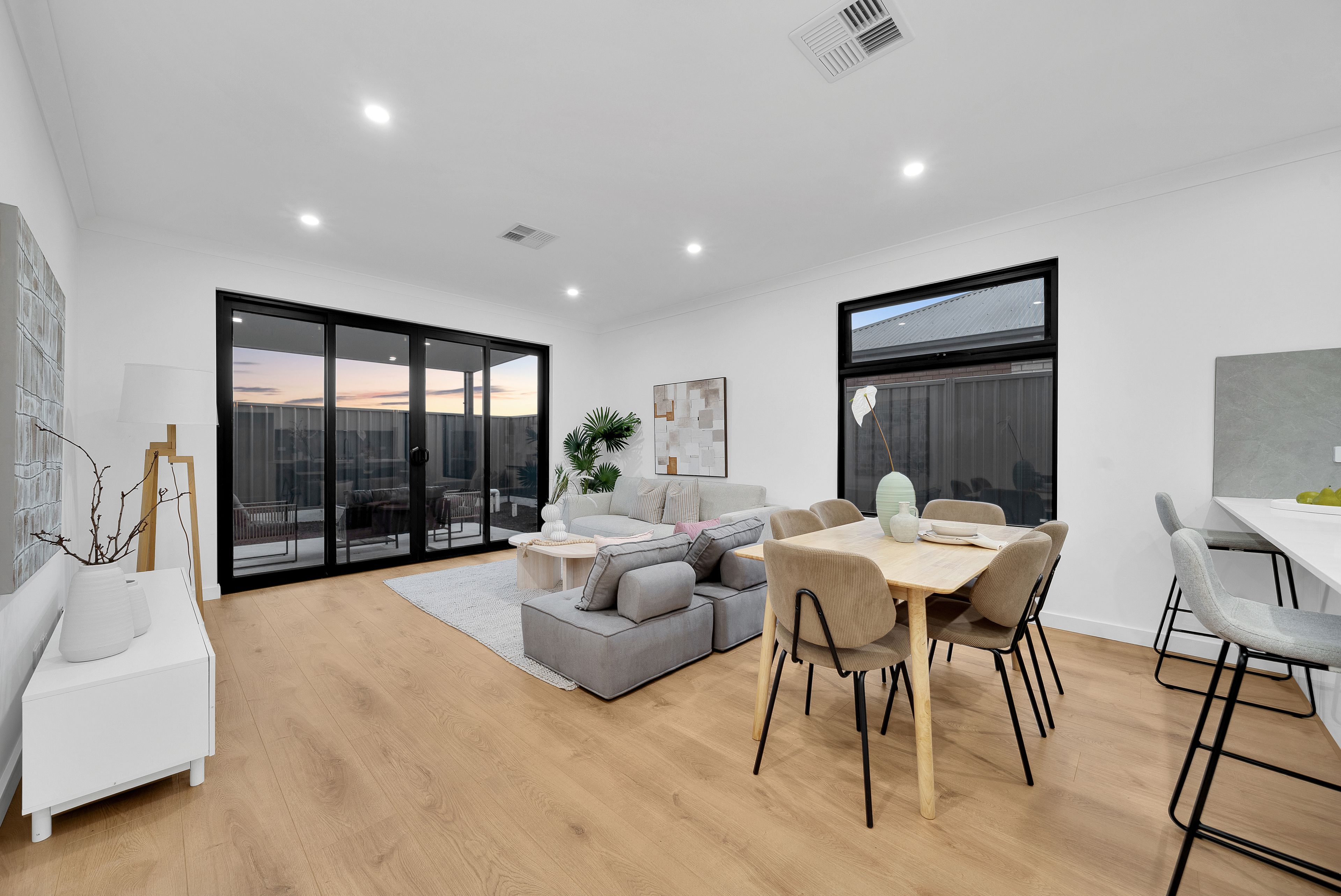 18 Amelie Avenue — photo 9 of 28