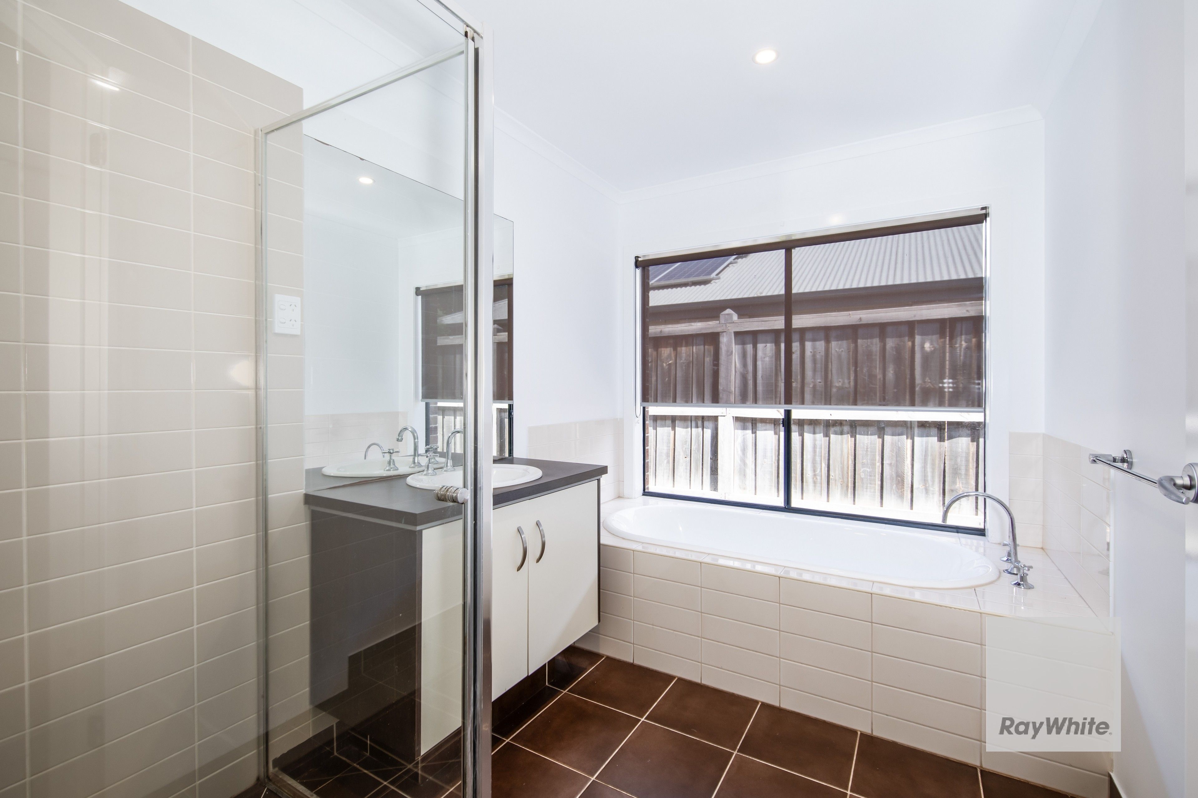 680 Tarneit Road — photo 8 of 9