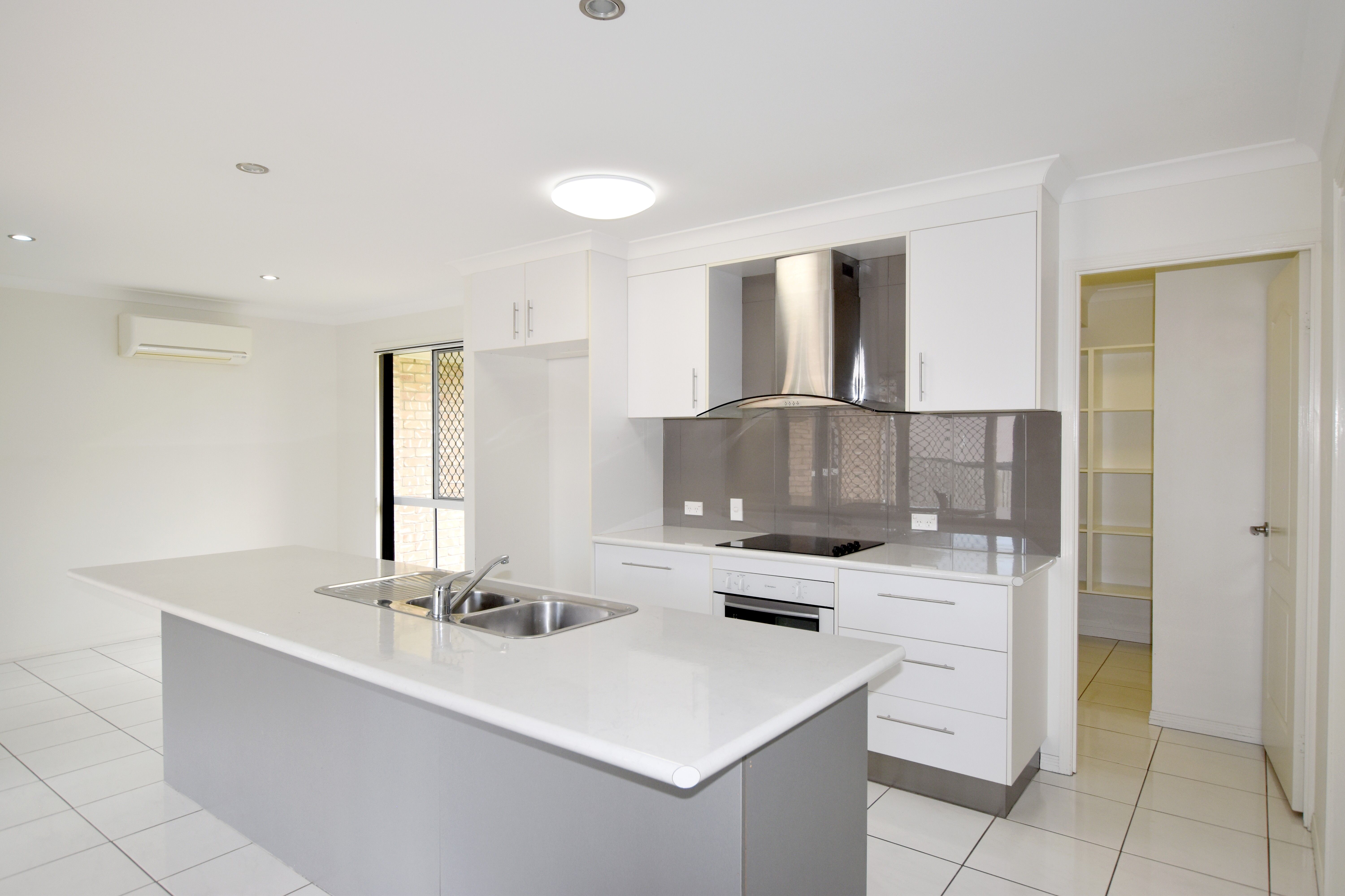 15 Redgum Drive, Kirkwood, QLD 4680
