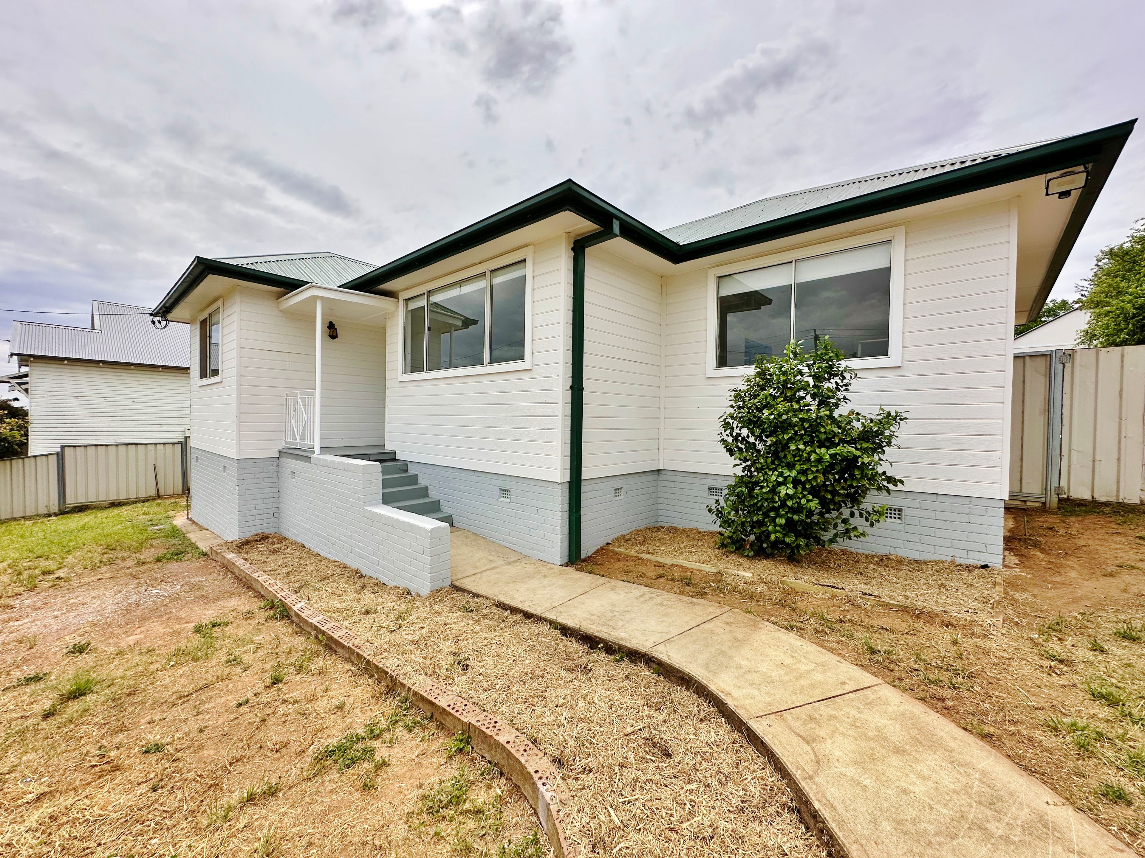 3 Brock Street, Young NSW 2594