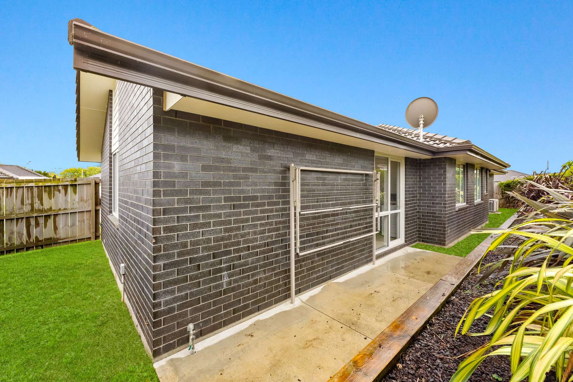 6 Dumas Place photo 28