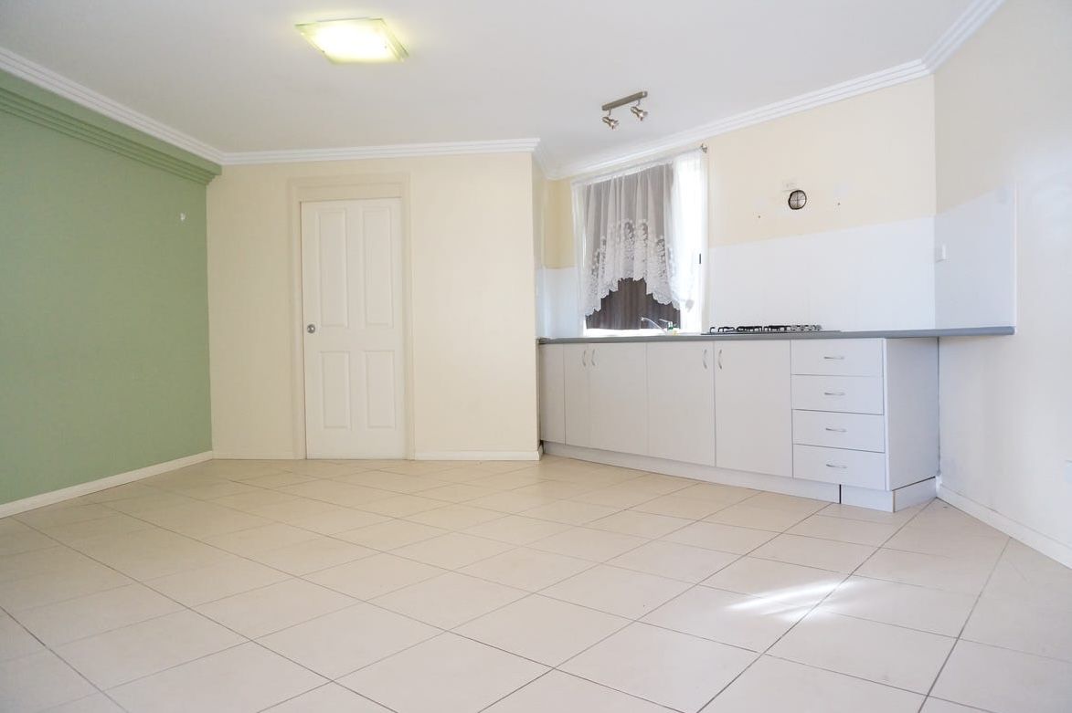 8 Carina Place, St Johns Park, NSW 2176