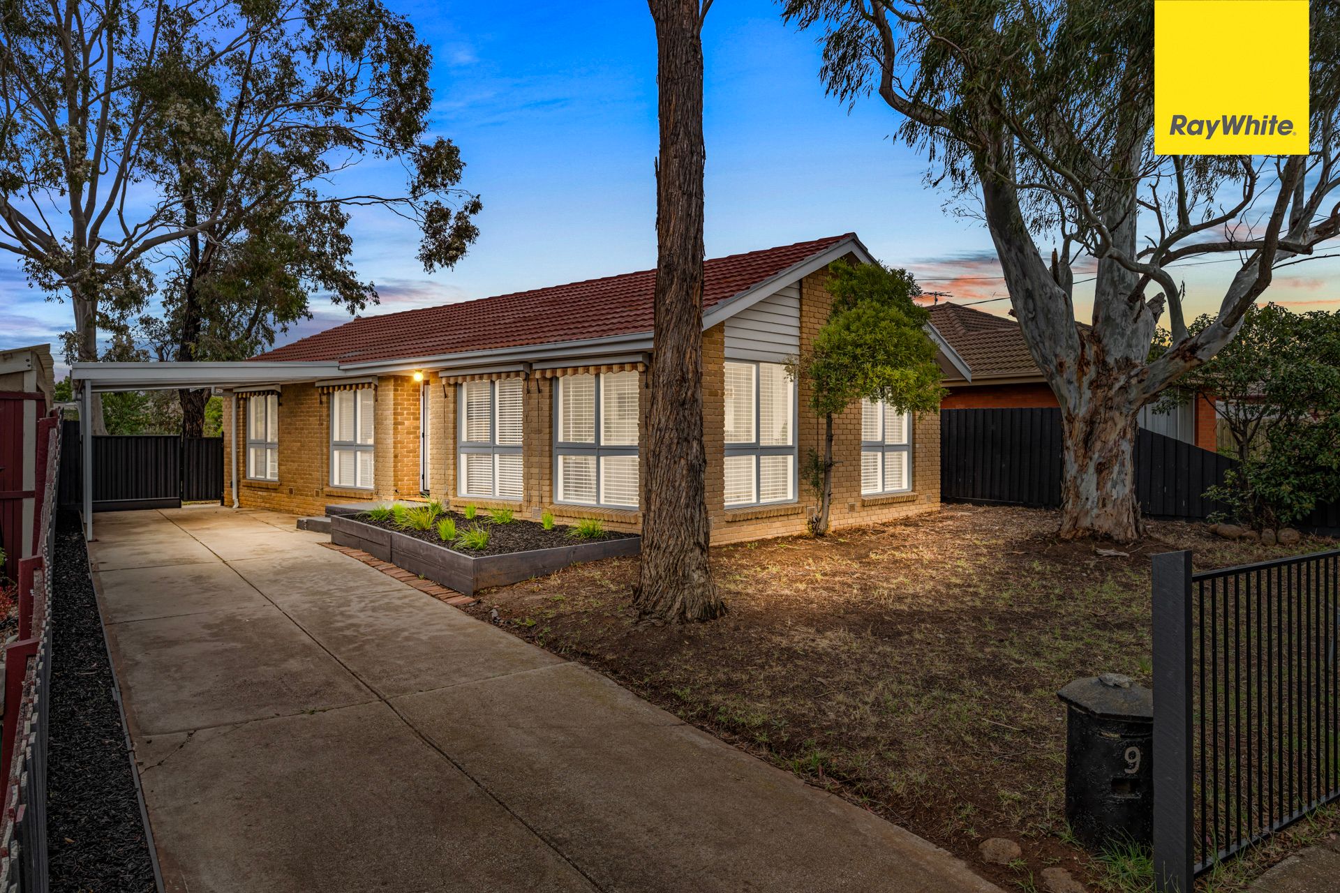 9 Macquarie Street , Melton South VIC 3338