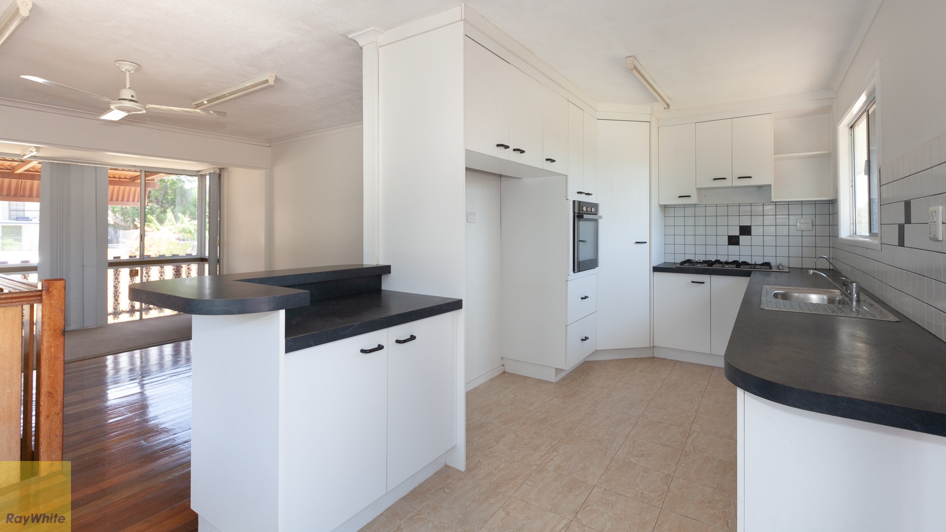 31-33 Adelaide Street, Kingston, QLD 4114