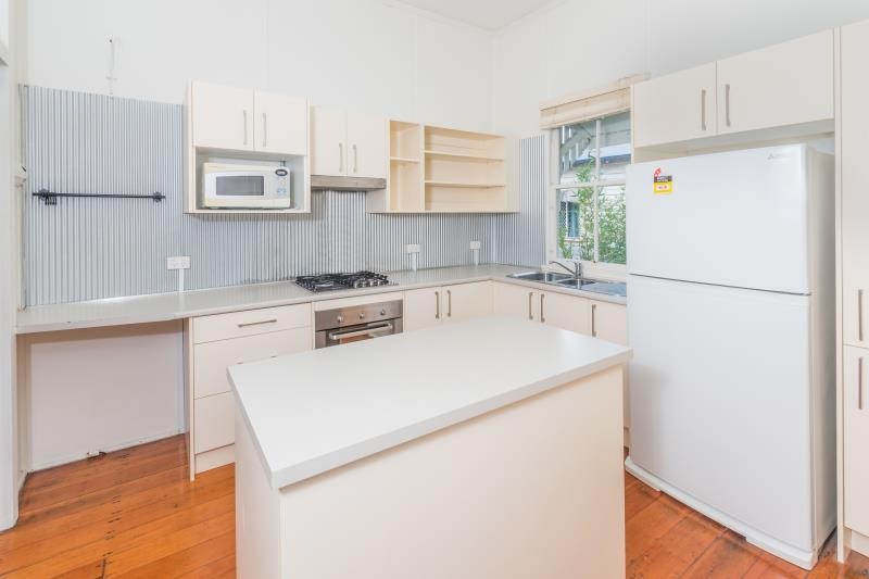 18 Livingstone Street, Yeerongpilly, QLD 4105