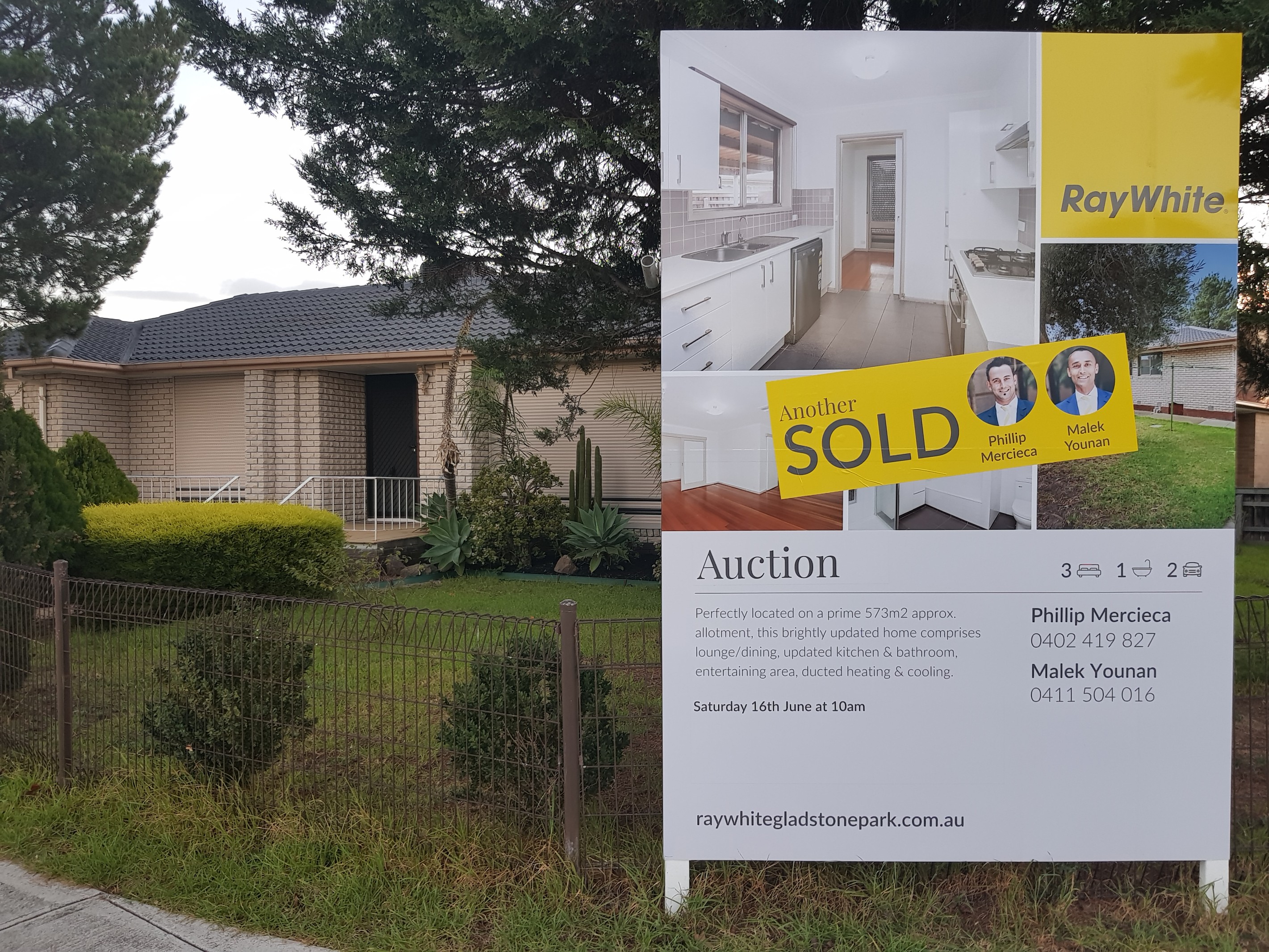 1 Taylor Drive, Gladstone Park, VIC 3043